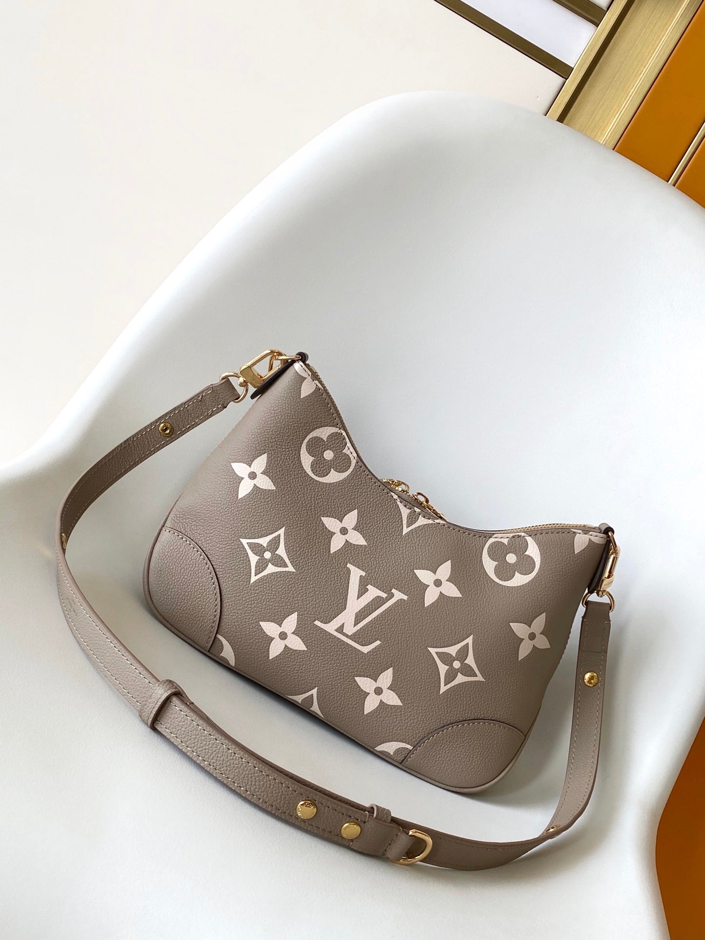 Louis Vuitton Elegant Monogram Pattern Crossbody Shoulder Bag with Gold Chain