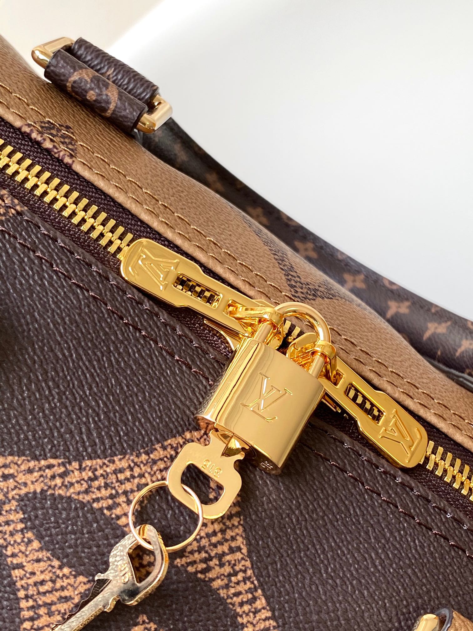 Louis Vuitton Keepall Bandoulière 50 Monogram Canvas Travel Bag