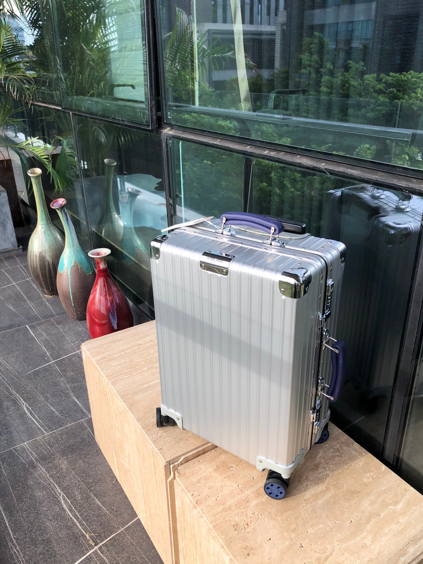 Metallic Silver Aluminum Frame Hardshell Spinner Luggage Suitcase