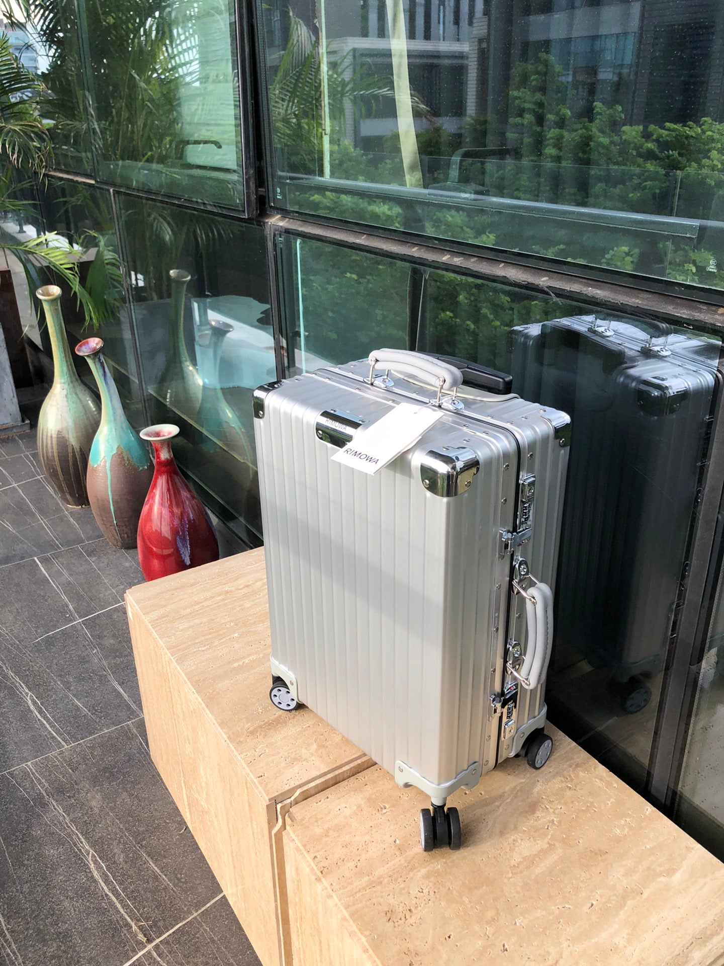 Metallic Silver Aluminum Frame Hardshell Spinner Luggage Suitcase