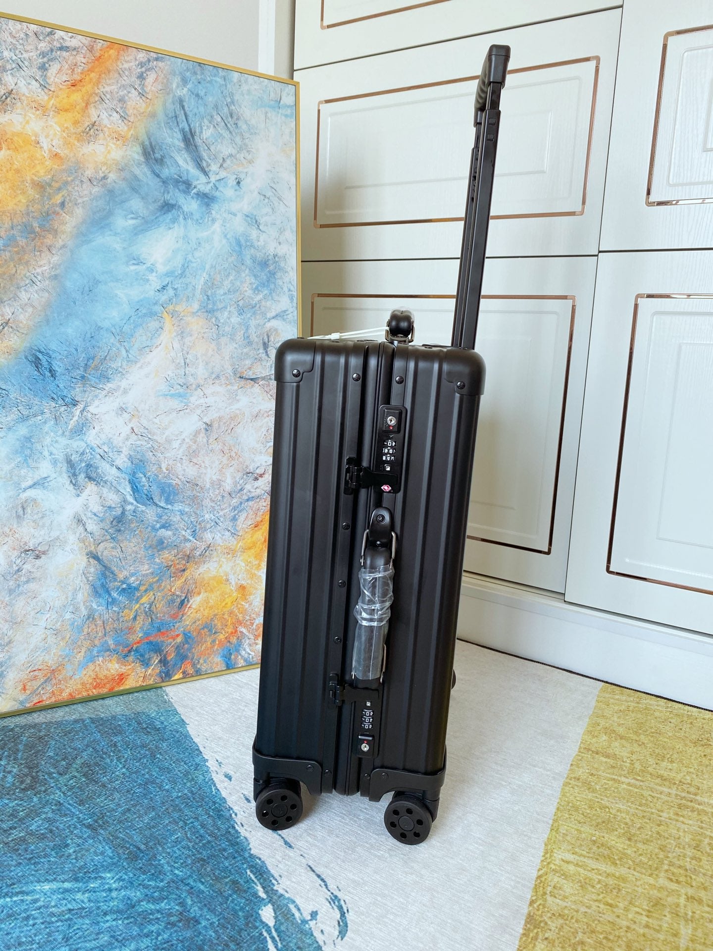 Matte Black Ridged Hardside Spinner Suitcase Carry-On Luggage