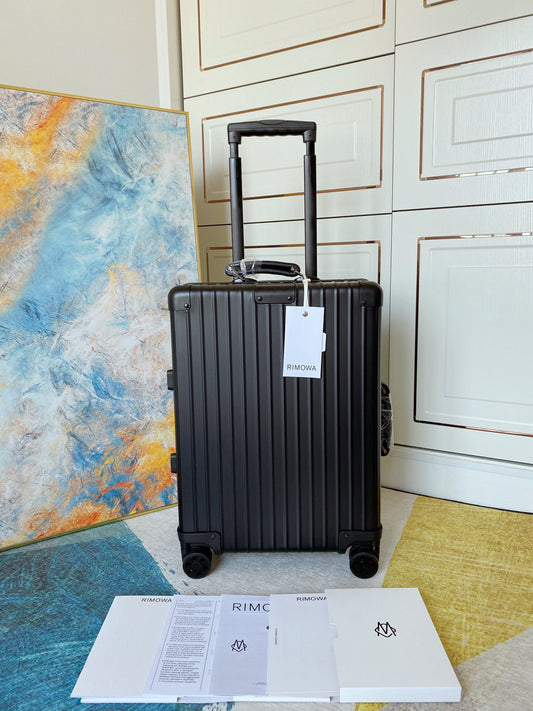 Matte Black Ridged Hardside Spinner Suitcase Carry-On Luggage