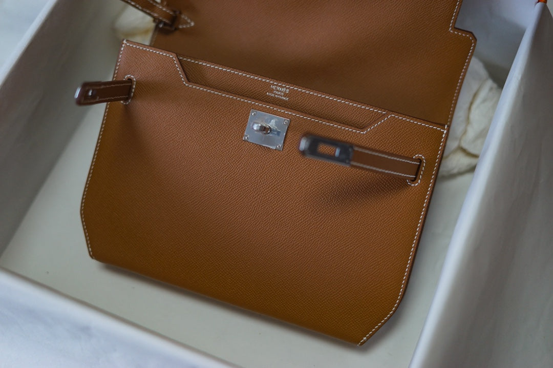 Hermès Kelly Classic Wallet in Gold Epsom Leather with Palladium Hardware