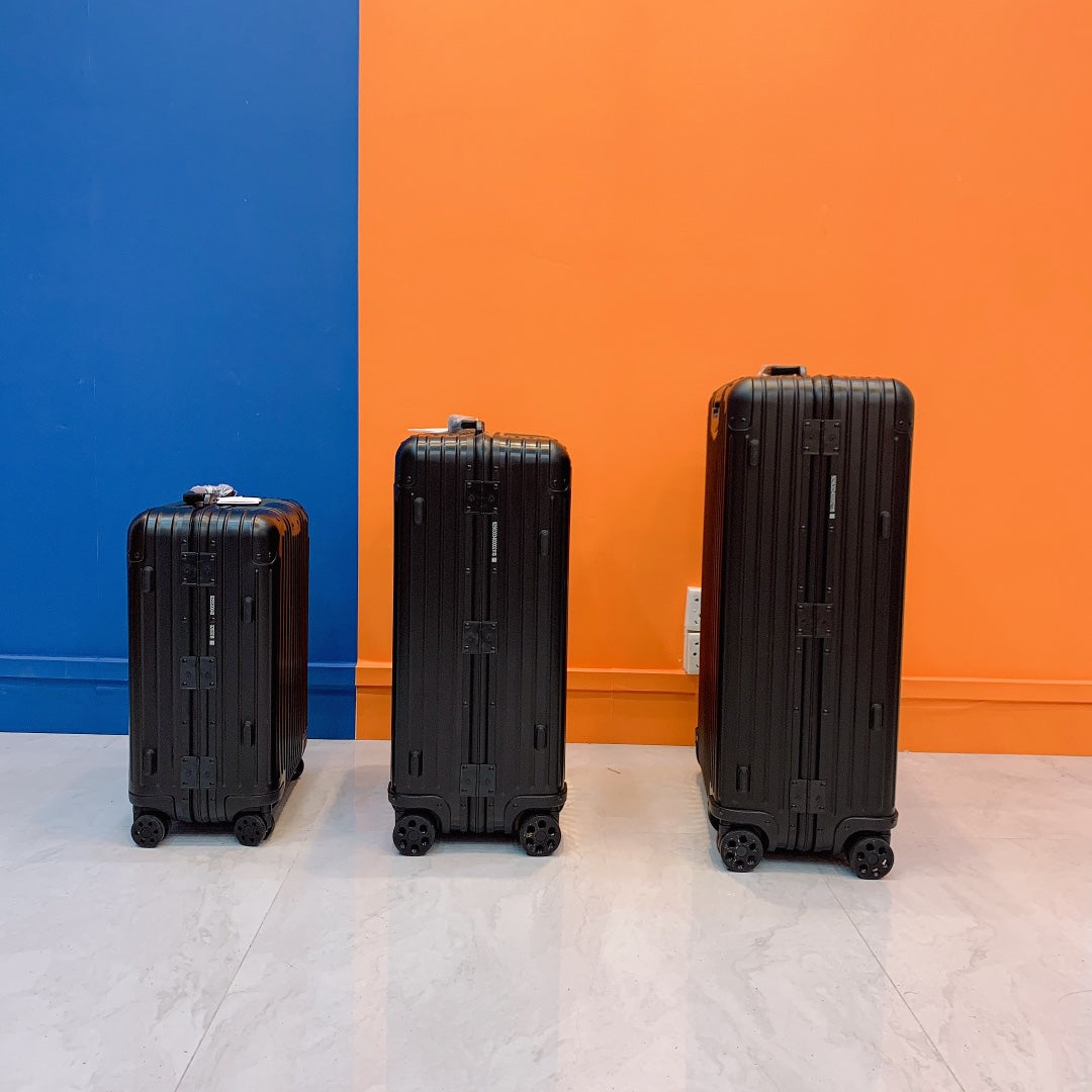 Sleek Black Ribbed Hardshell Spinner Suitcase 3-Piece Set
