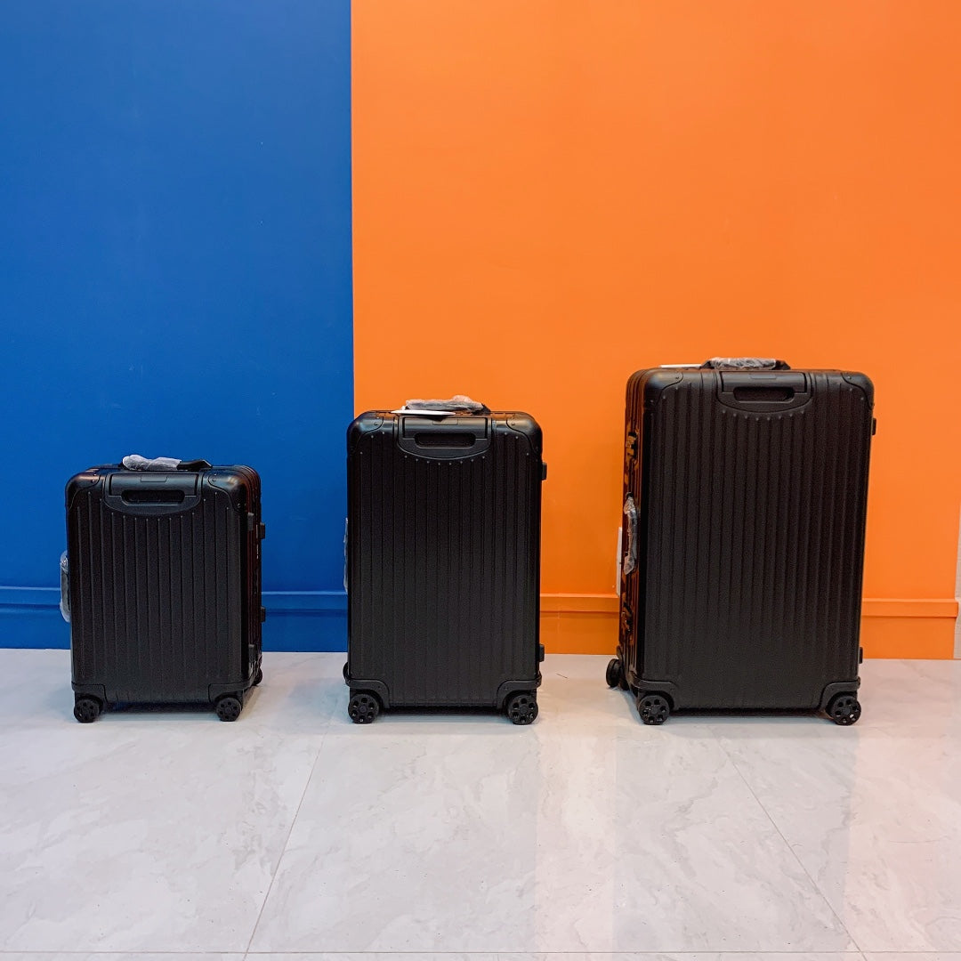Sleek Black Ribbed Hardshell Spinner Suitcase 3-Piece Set