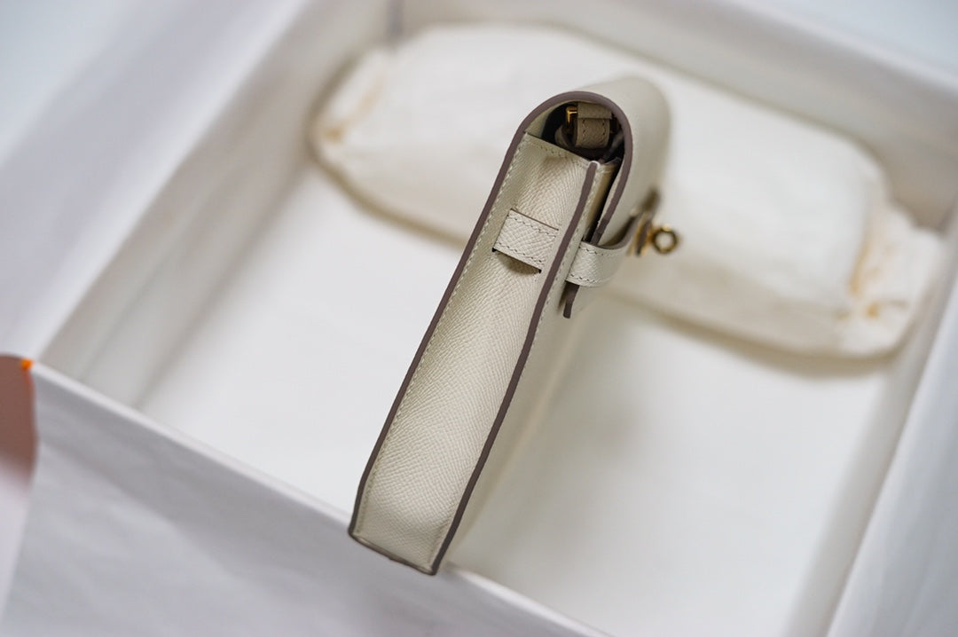 Hermès Kelly To Go Wallet - Off-White Grained Leather with Gold Hardware