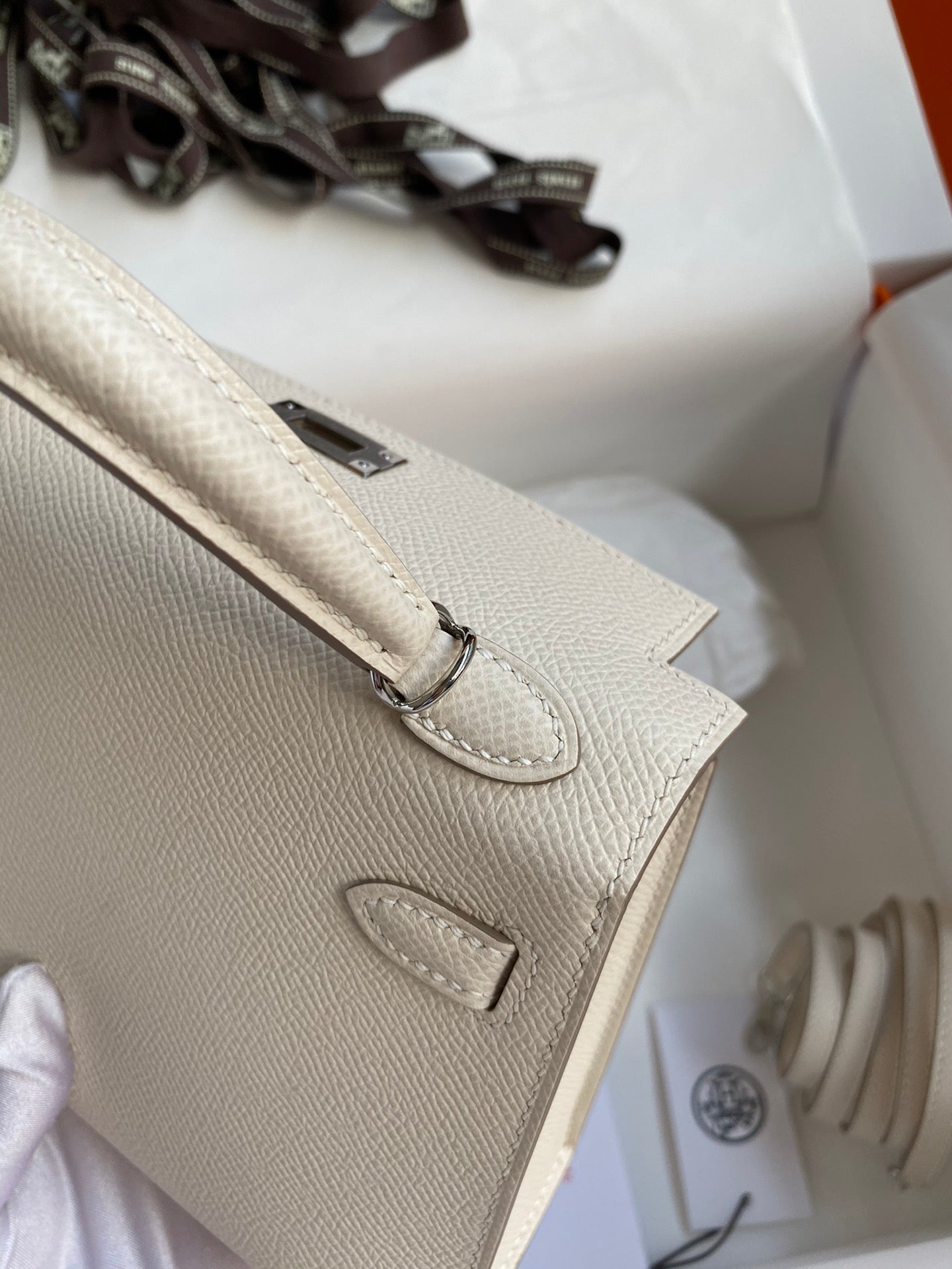 Hermès Kelly 25 Leather Handbag - Craie Off-White with Palladium Hardware