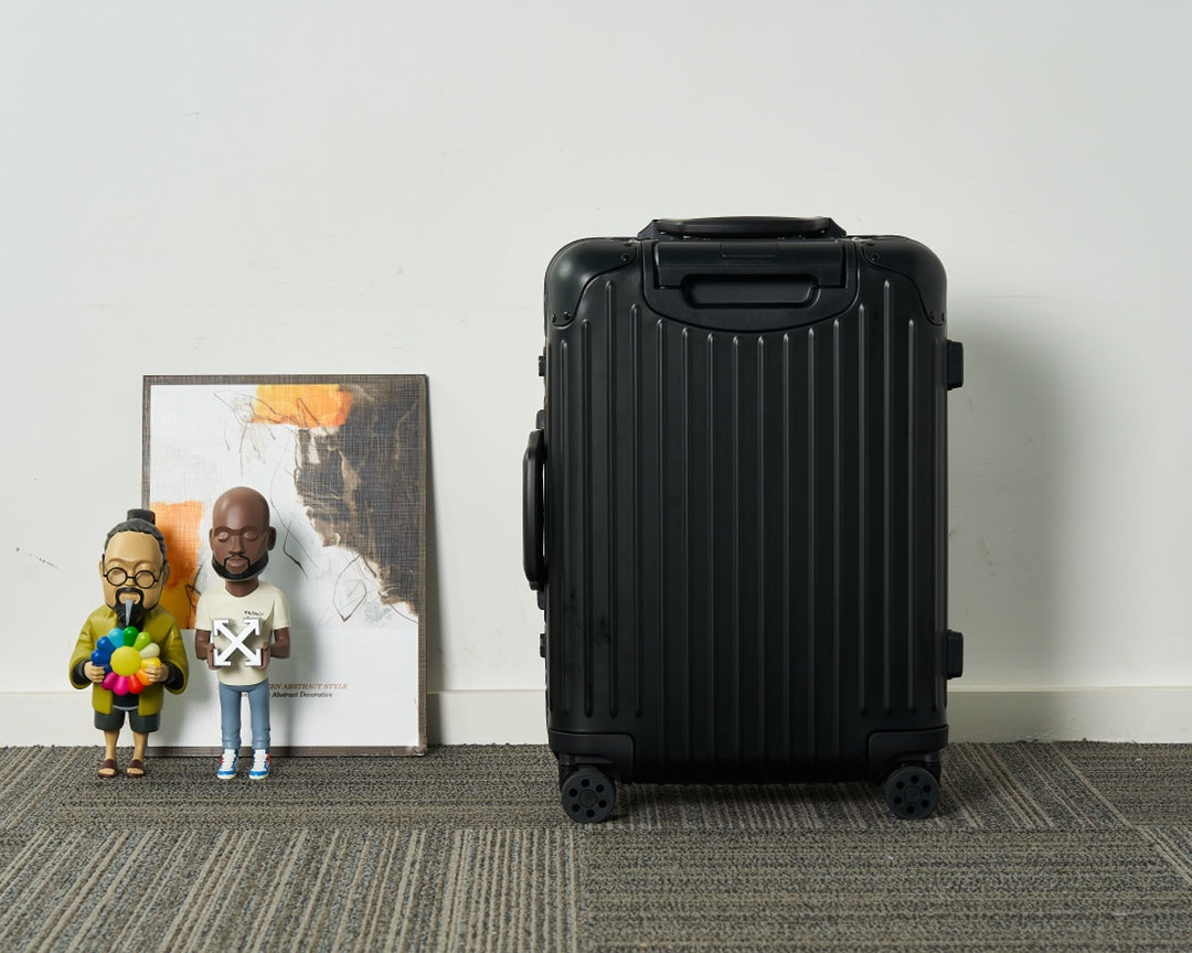 Black Ribbed Hardshell Spinner Suitcase Carry-On Travel Luggage
