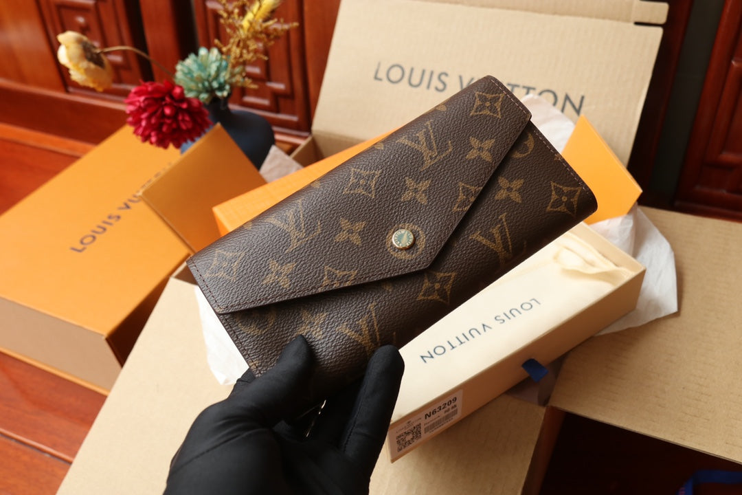 Louis Vuitton Elegant Brown Monogram Canvas Envelope Wallet with Snap Closure