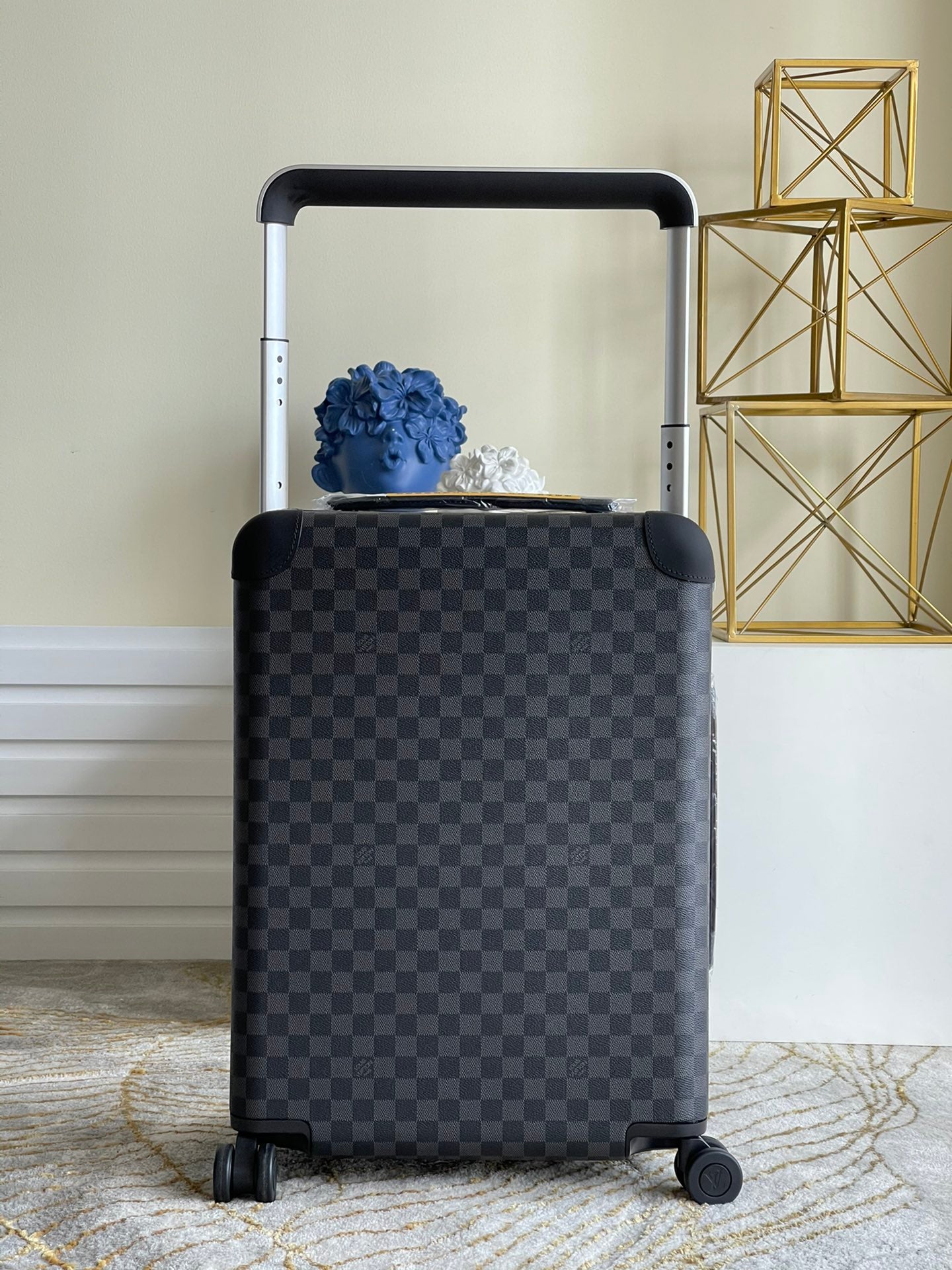 Grey and Black Checkered Hardside Spinner Luggage Suitcase