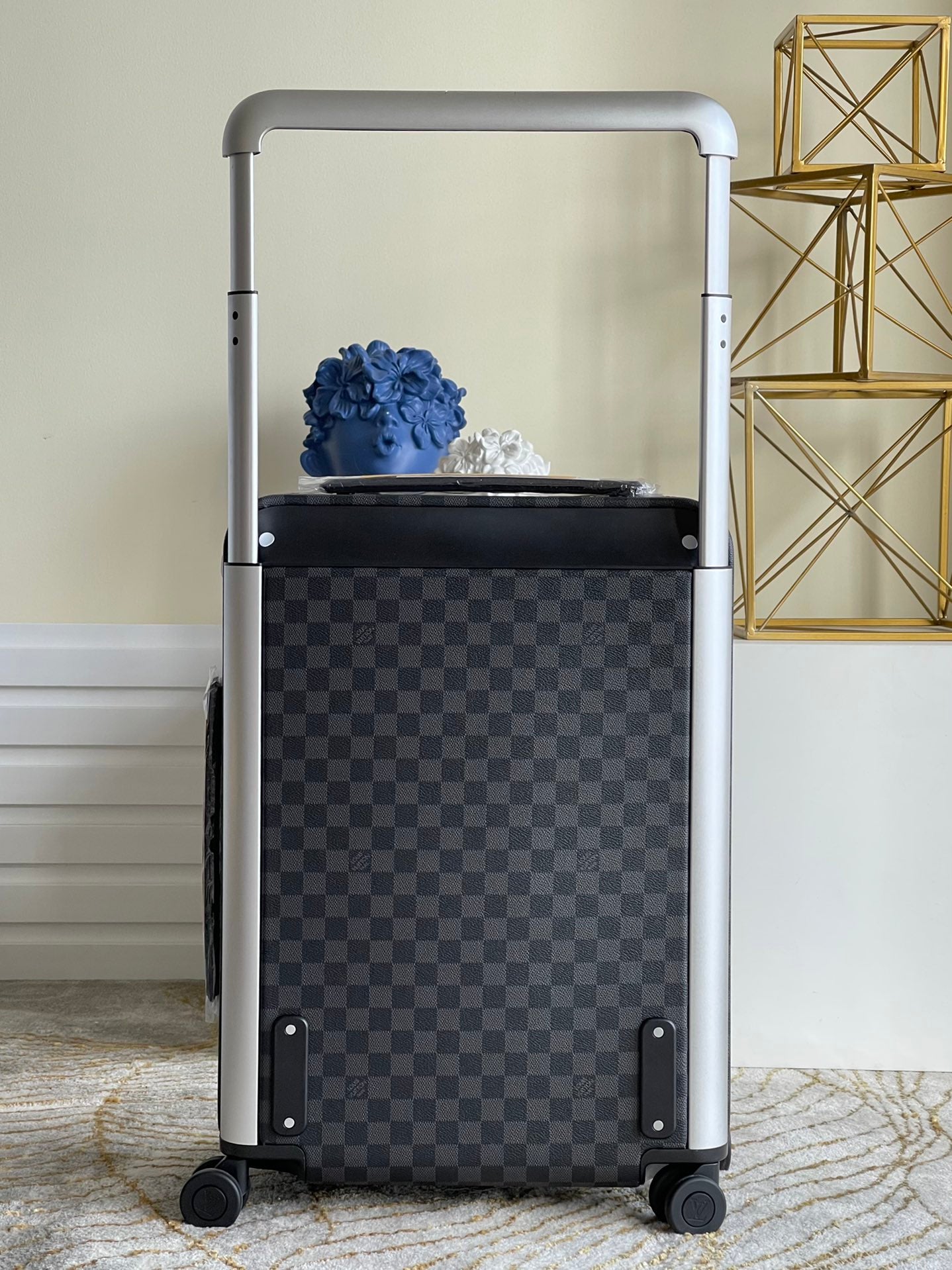 Grey and Black Checkered Hardside Spinner Luggage Suitcase