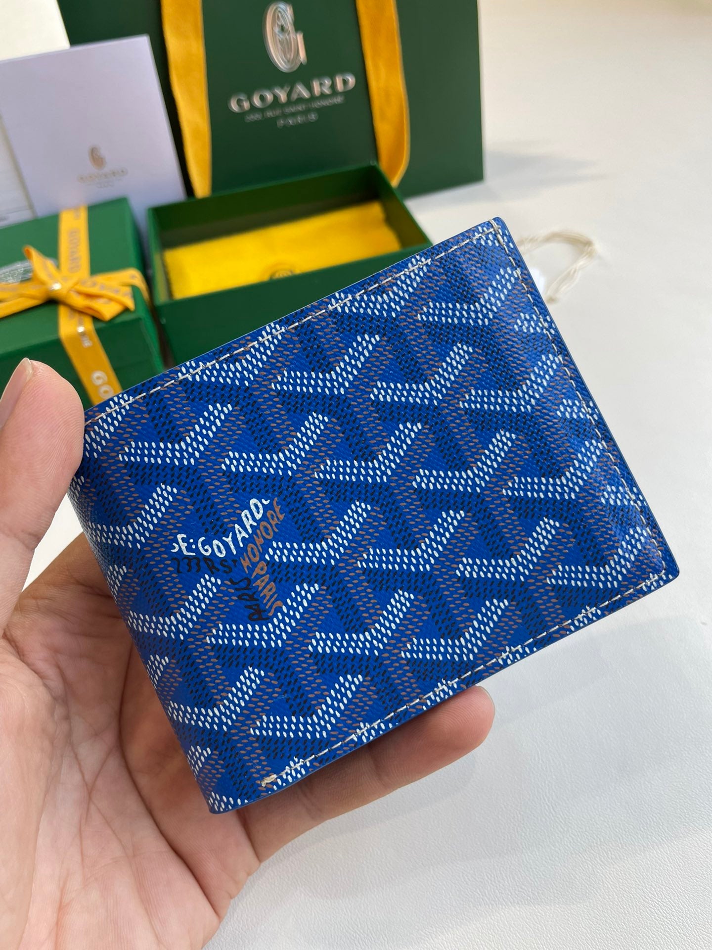 Gogy Classic Blue Chevron Patterned Slim Leather Bi-fold Wallet