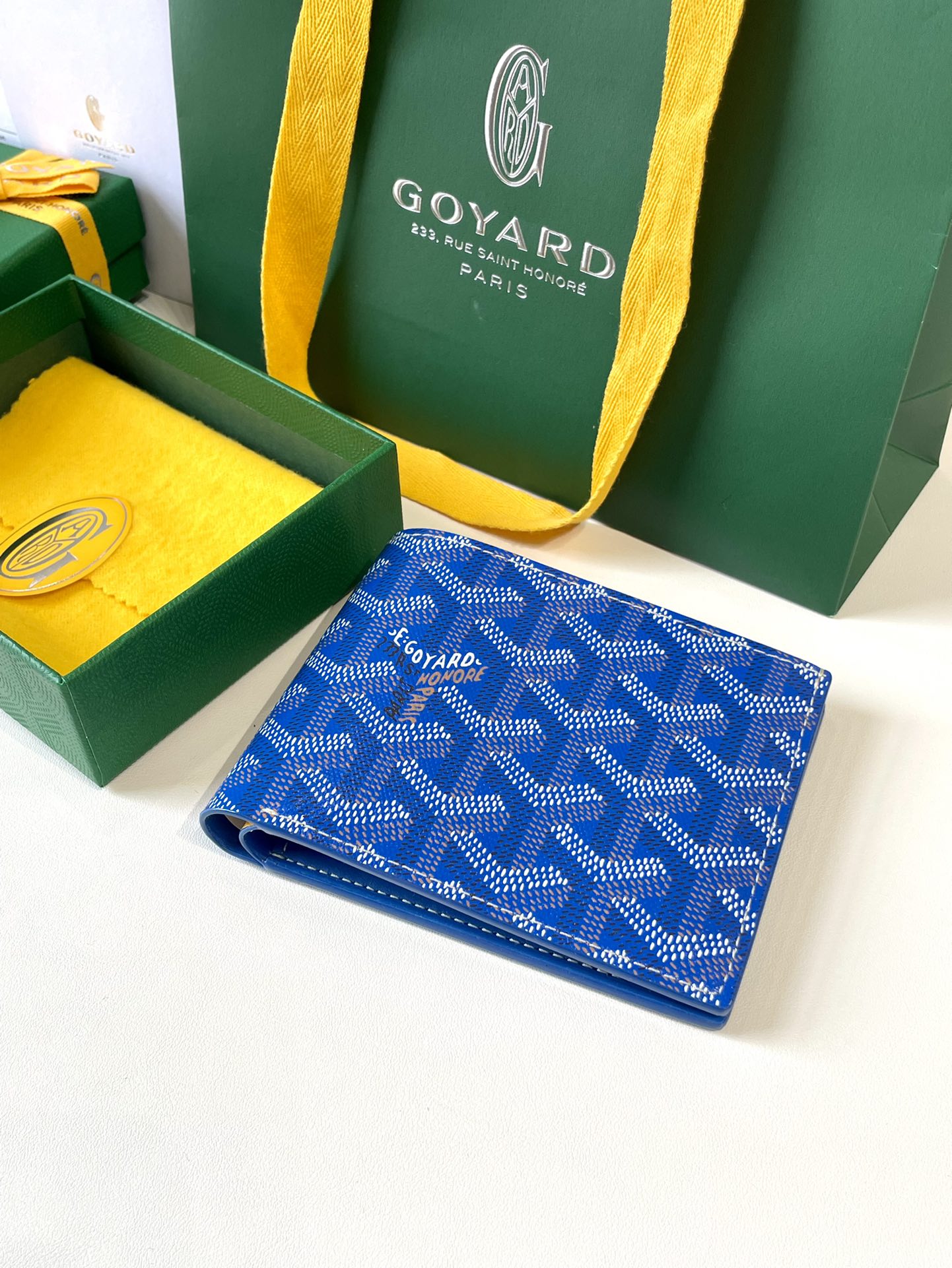 Gogy Classic Blue Chevron Patterned Slim Leather Bi-fold Wallet