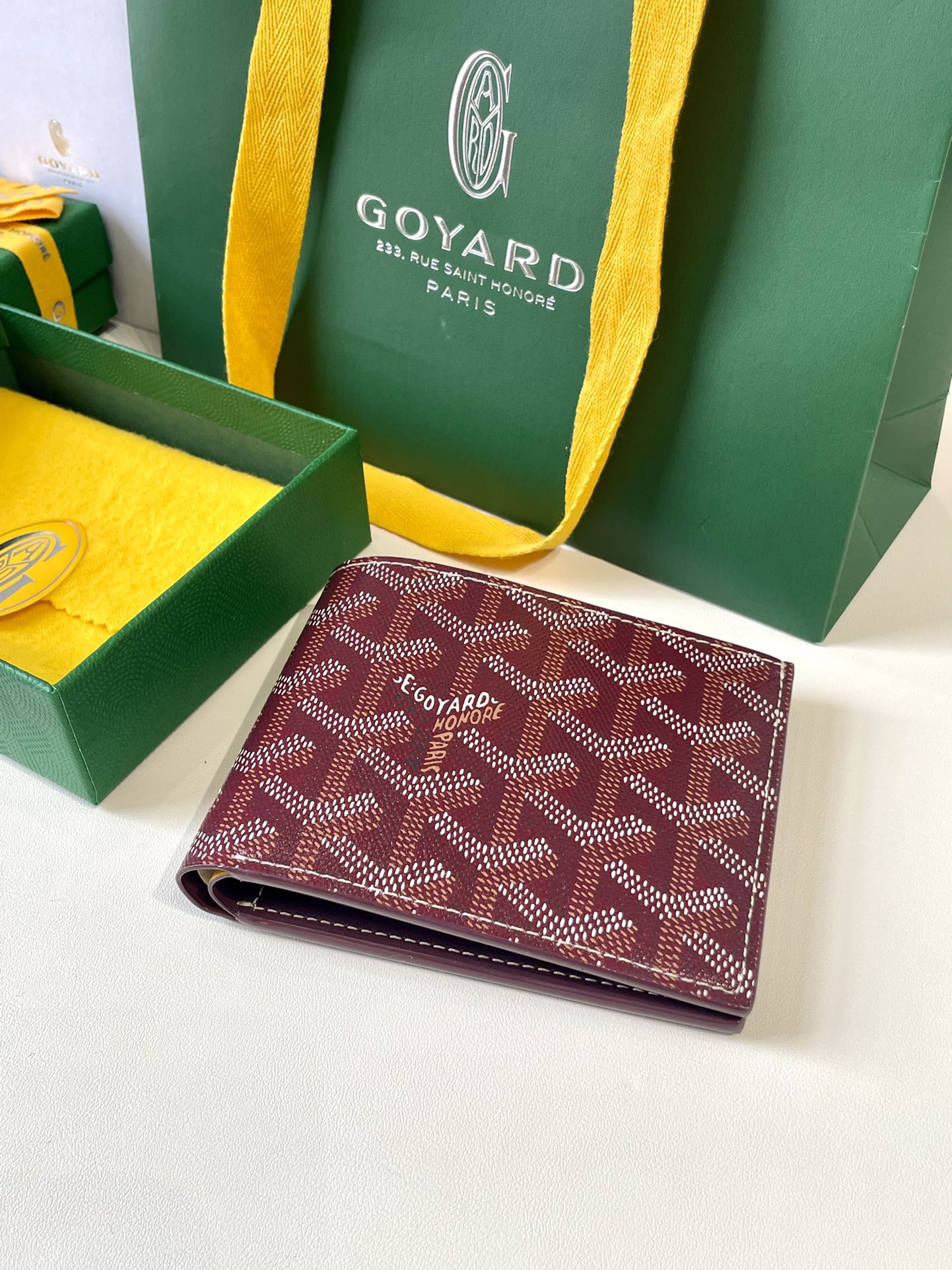 Gogy Luxury Burgundy Chevron Pattern Men's Leather Bi-Fold Wallet
