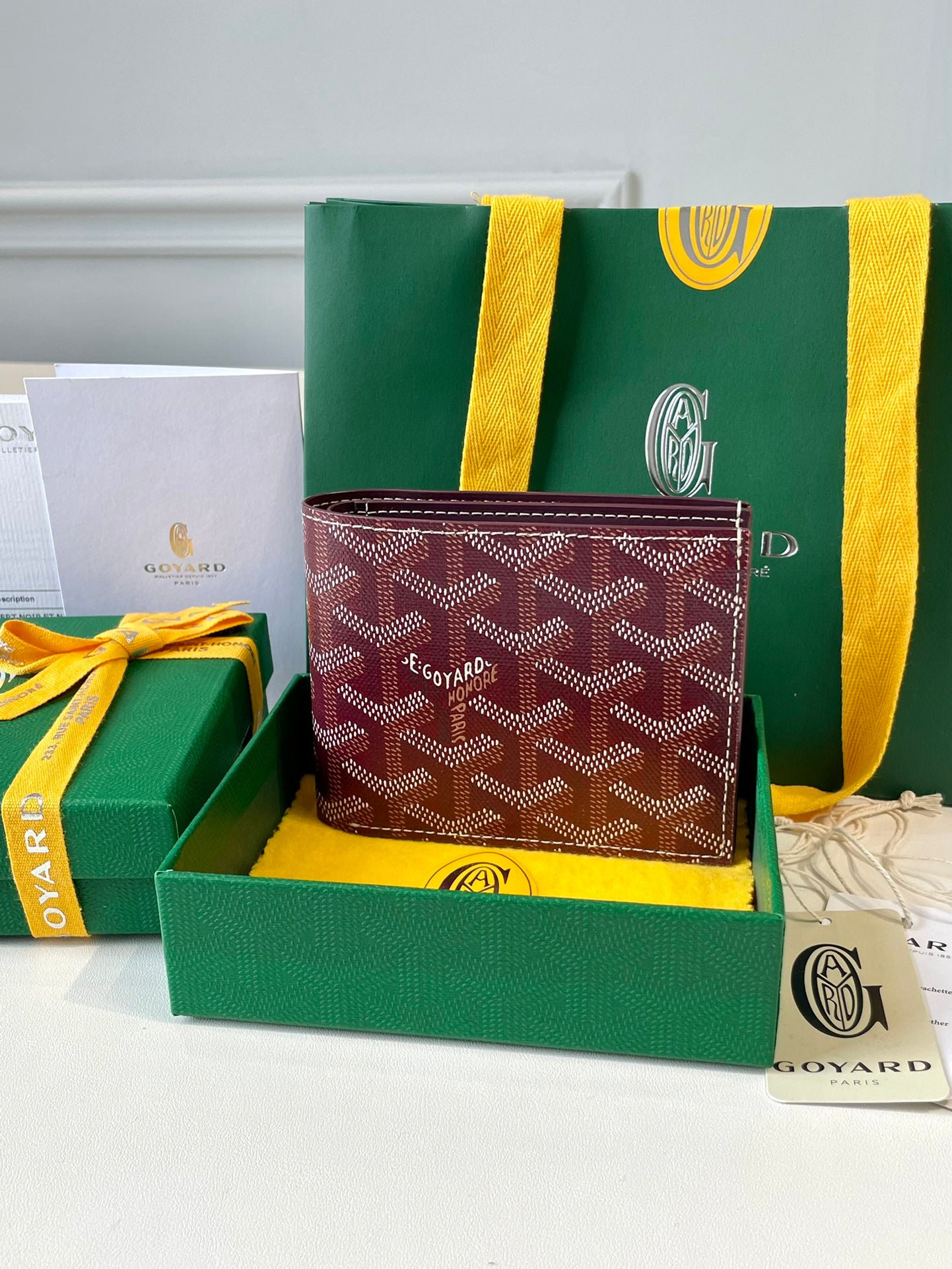 Gogy Luxury Burgundy Chevron Pattern Men's Leather Bi-Fold Wallet