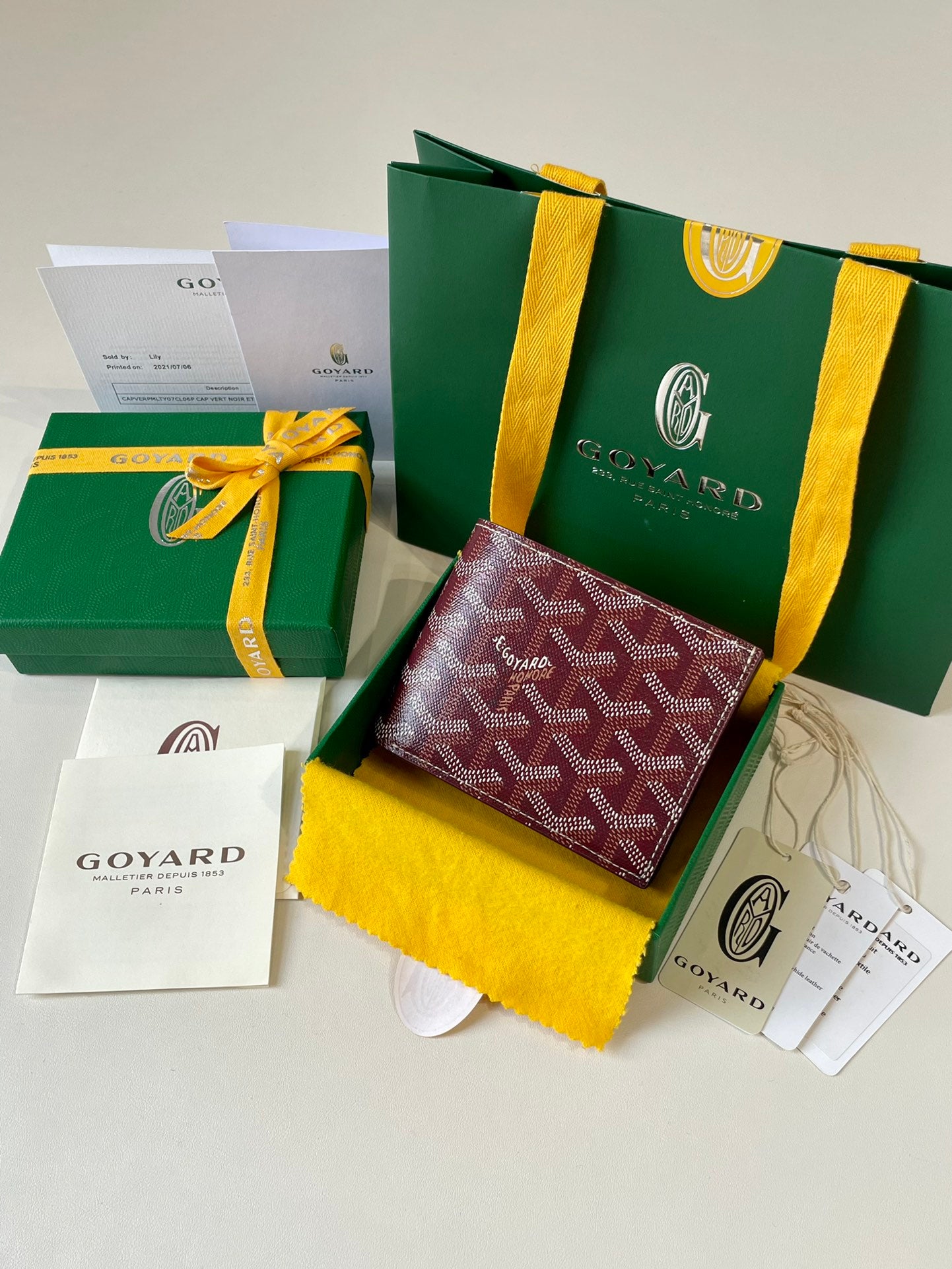 Gogy Luxury Burgundy Chevron Pattern Men's Leather Bi-Fold Wallet