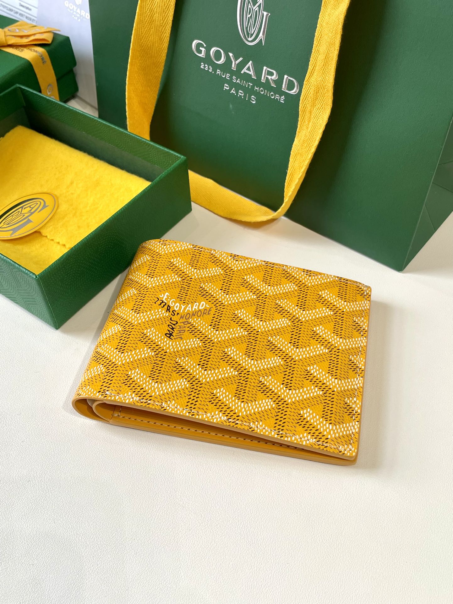 Gogy Luxury Yellow Geometric Chevron Pattern Bifold Wallet