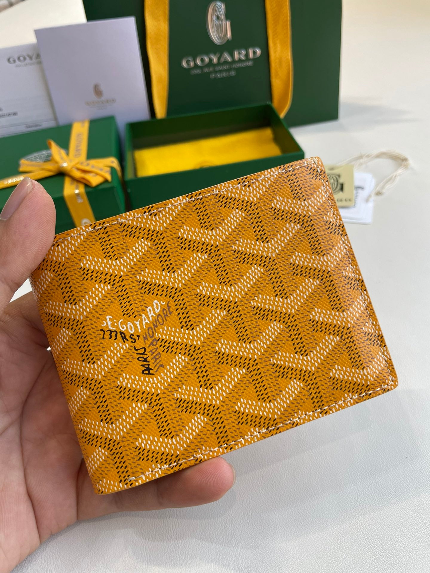Gogy Luxury Yellow Geometric Chevron Pattern Bifold Wallet