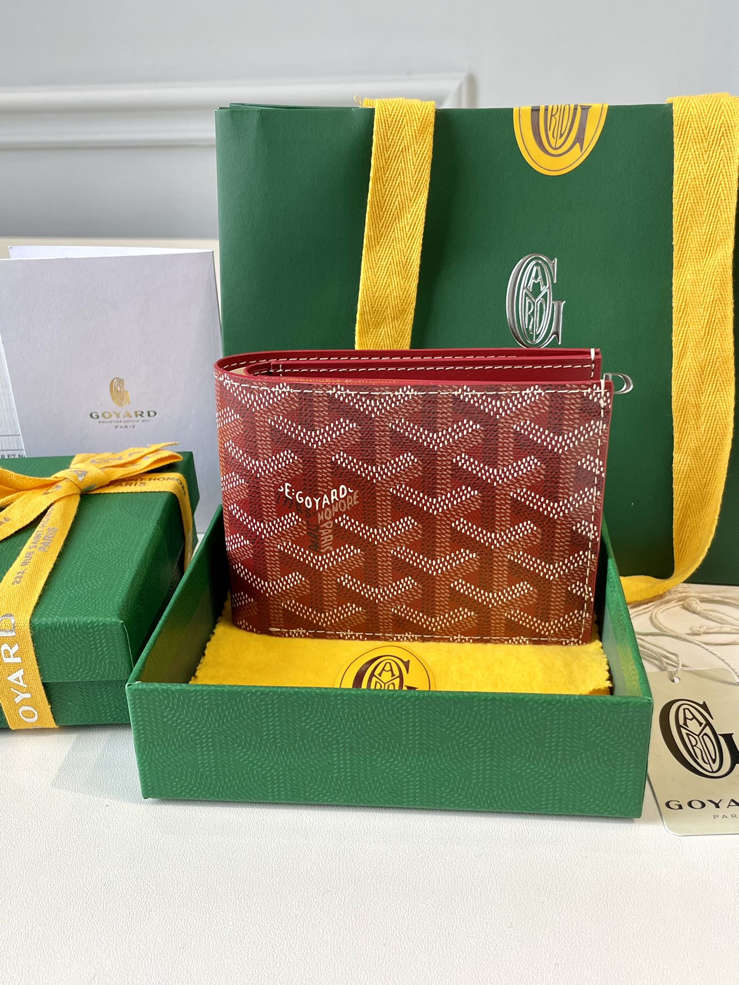 Gogy Red Chevron Pattern Men's Bifold Leather Wallet with Gift Box