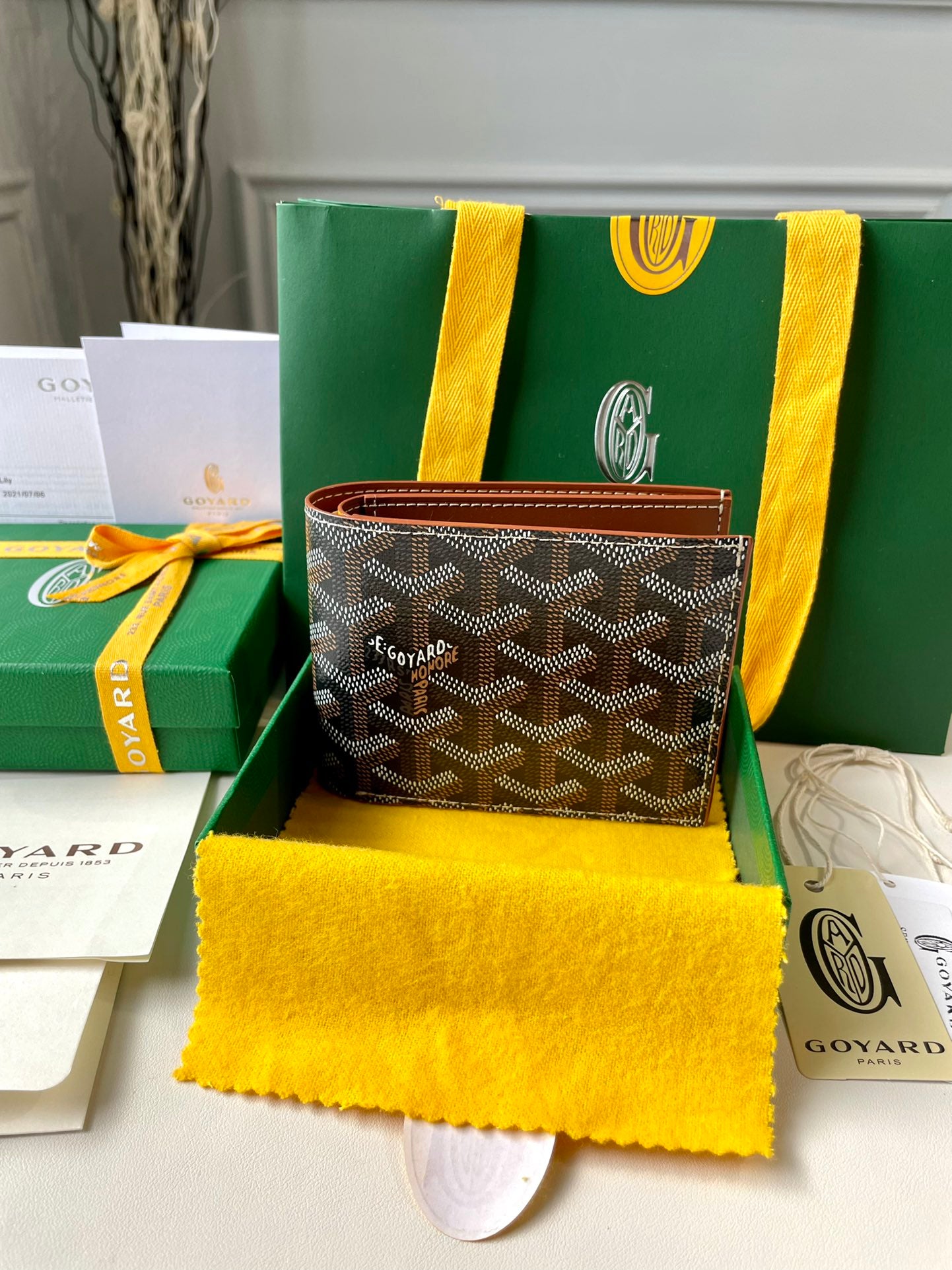 Gogy Luxury Chevron Pattern Bifold Wallet for Men with Gift Box