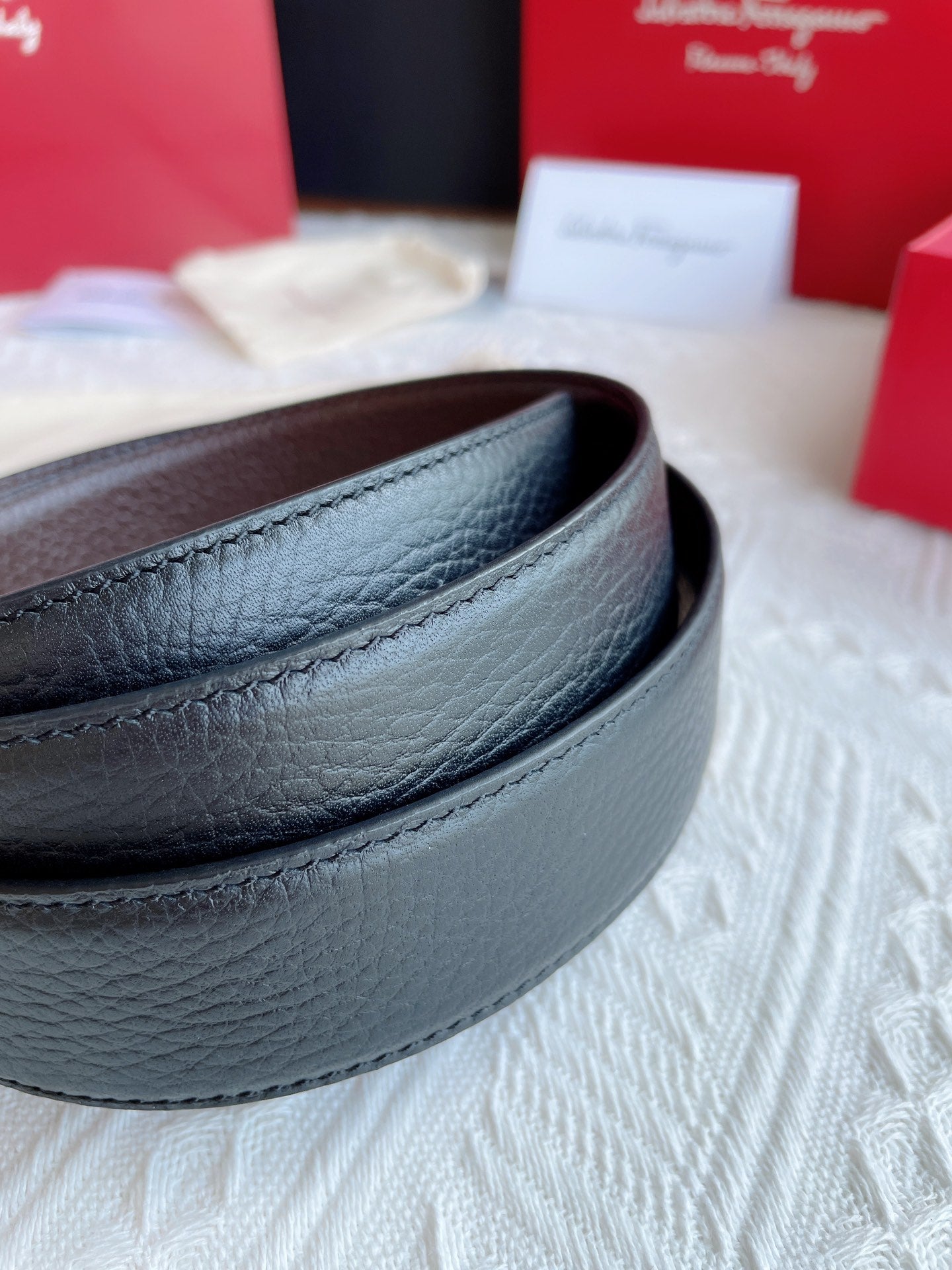 Salvatore Ferragamo Men's Gancini Reversible Leather Belt - Black/Brown Textured Leather