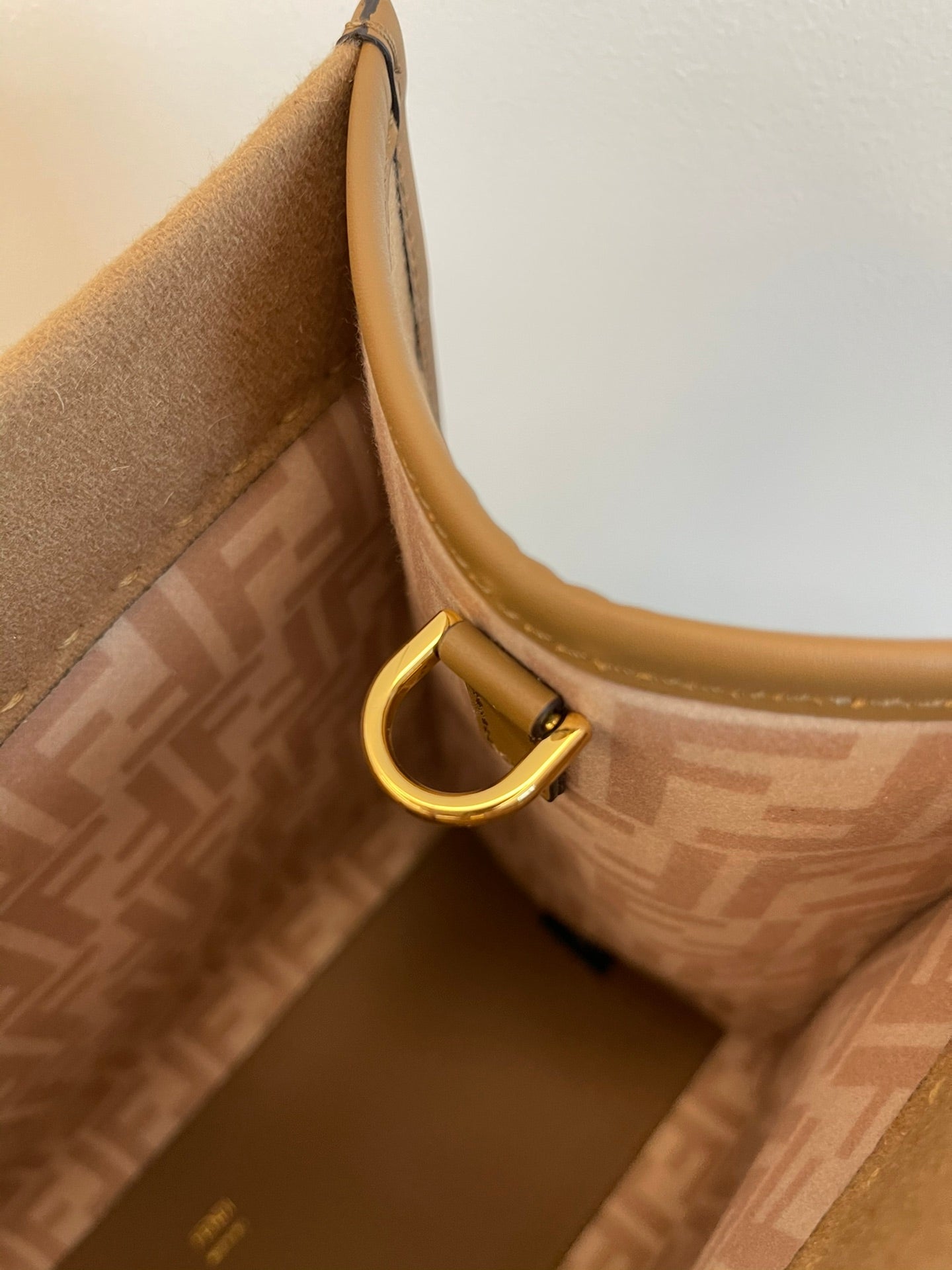 Fendi Sunshine Medium Leather Tote Bag - Beige