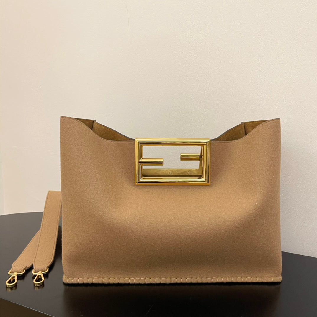 Elegant Tan Faux Leather Crossbody Handbag with Gold-Tone Clasp and Adjustable Shoulder Strap