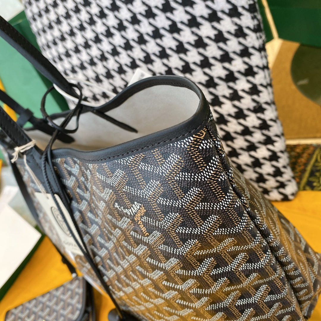 Gogy Luxury Chevron Pattern Leather Card Holder Wallet with Snap Closure