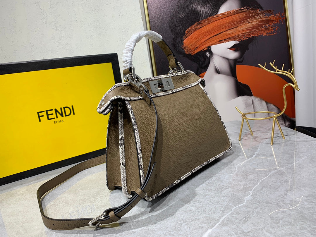 Fendi Peekaboo ISeeU Medium Leather Handbag - Taupe