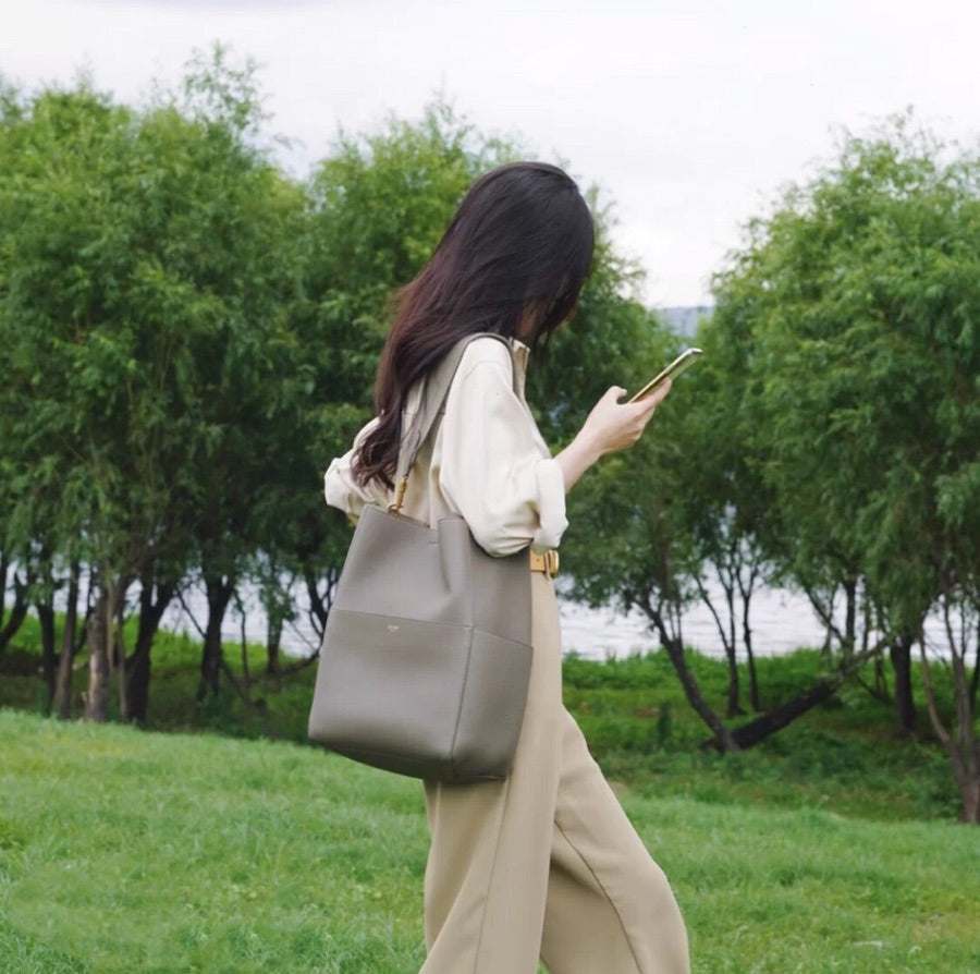 Women's Large Minimalist Shoulder Tote Bag - Grey Taupe Fashion Handbag