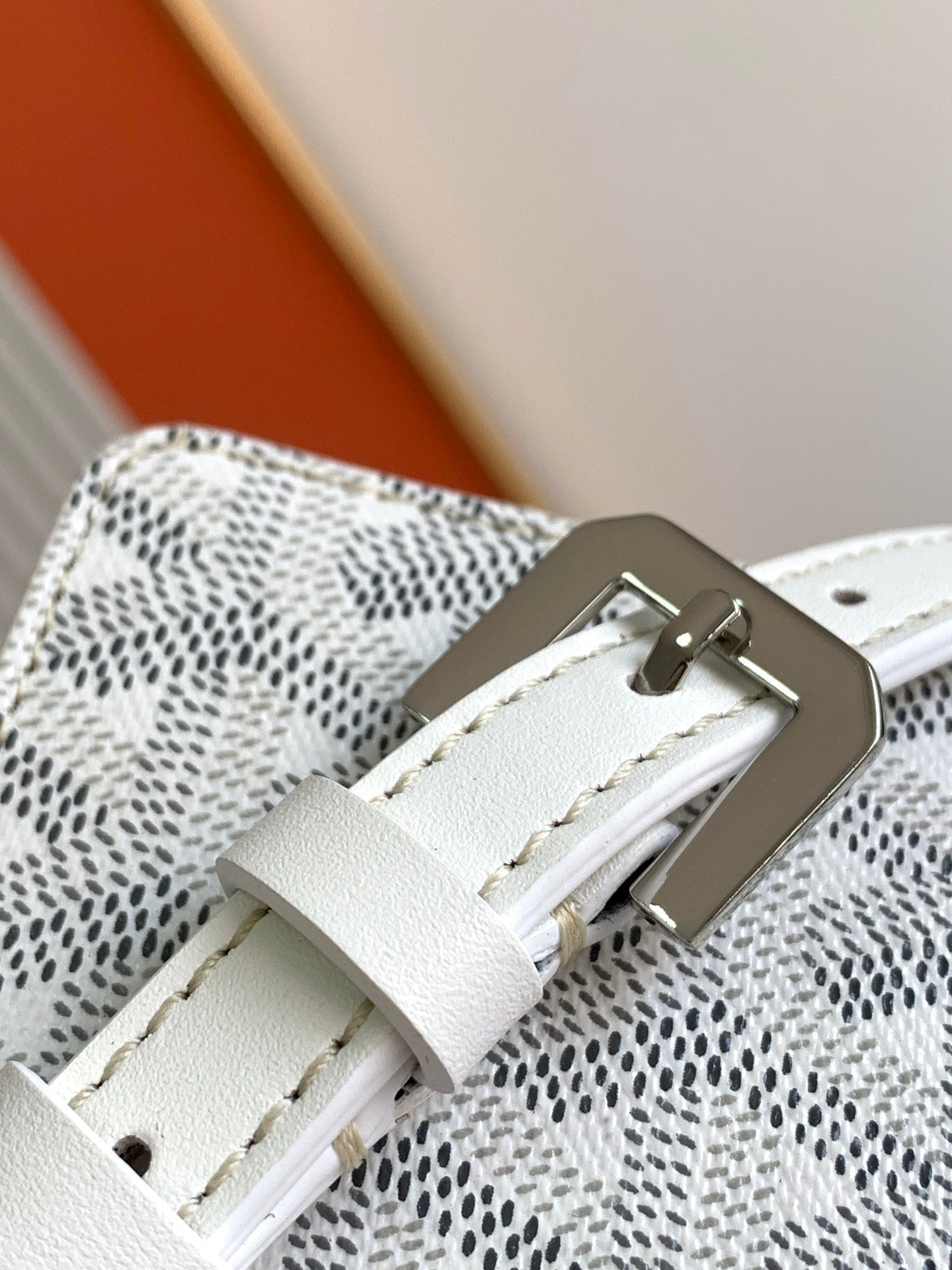 Gogy Grey Chevron Print Leather Crossbody Phone Bag with Strap