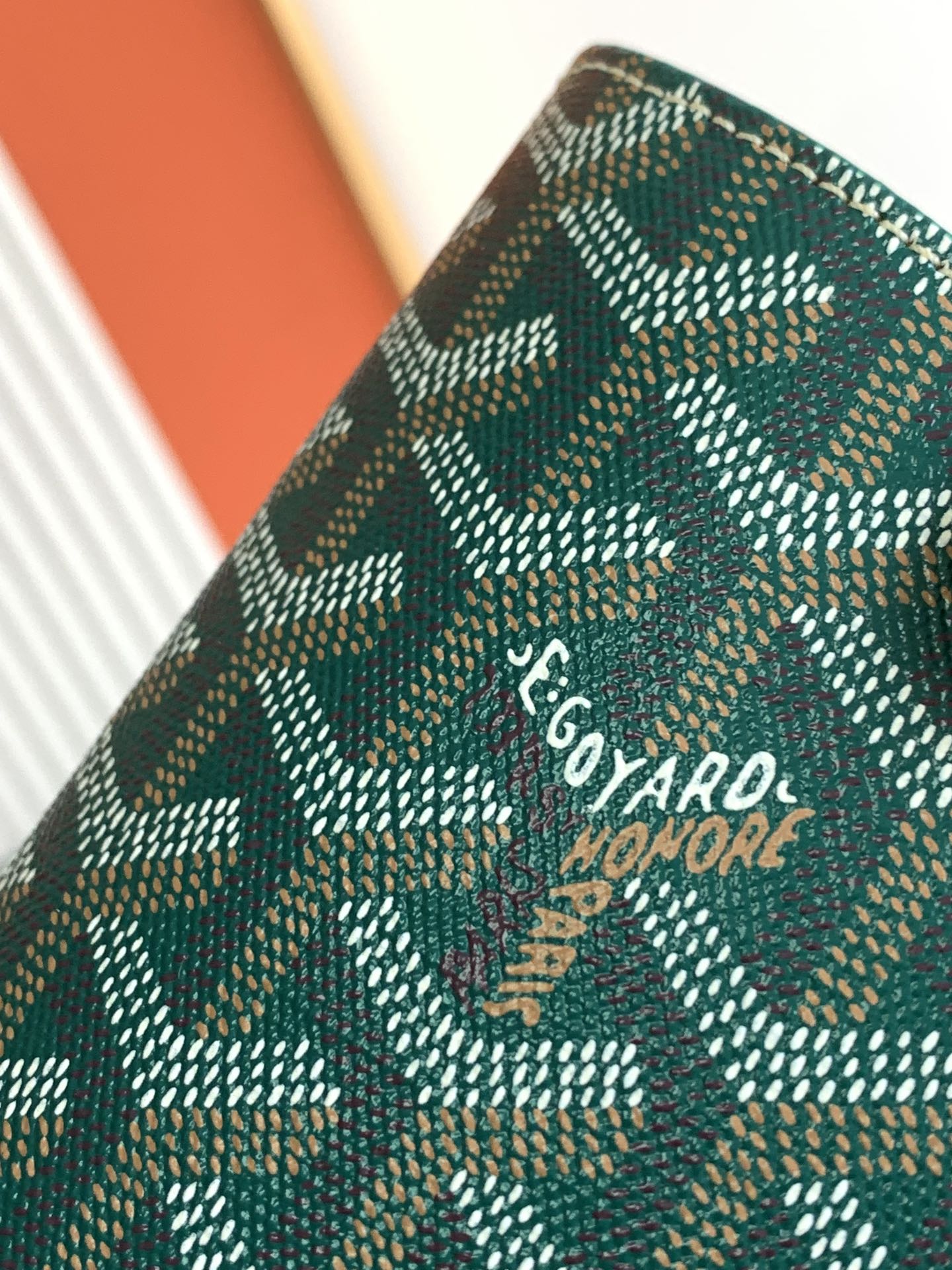 Gogy Green Chevron Pattern Leather Card Holder Pouch with Strap