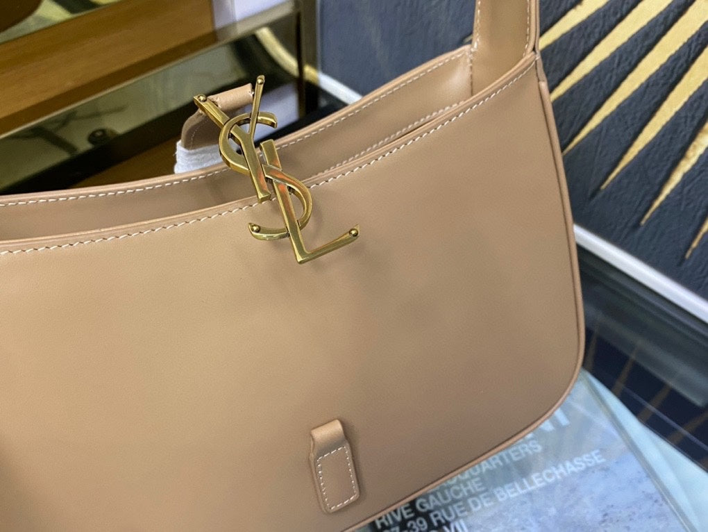 Saint Laurent LE 5 À 7 Hobo Bag in Beige Smooth Leather