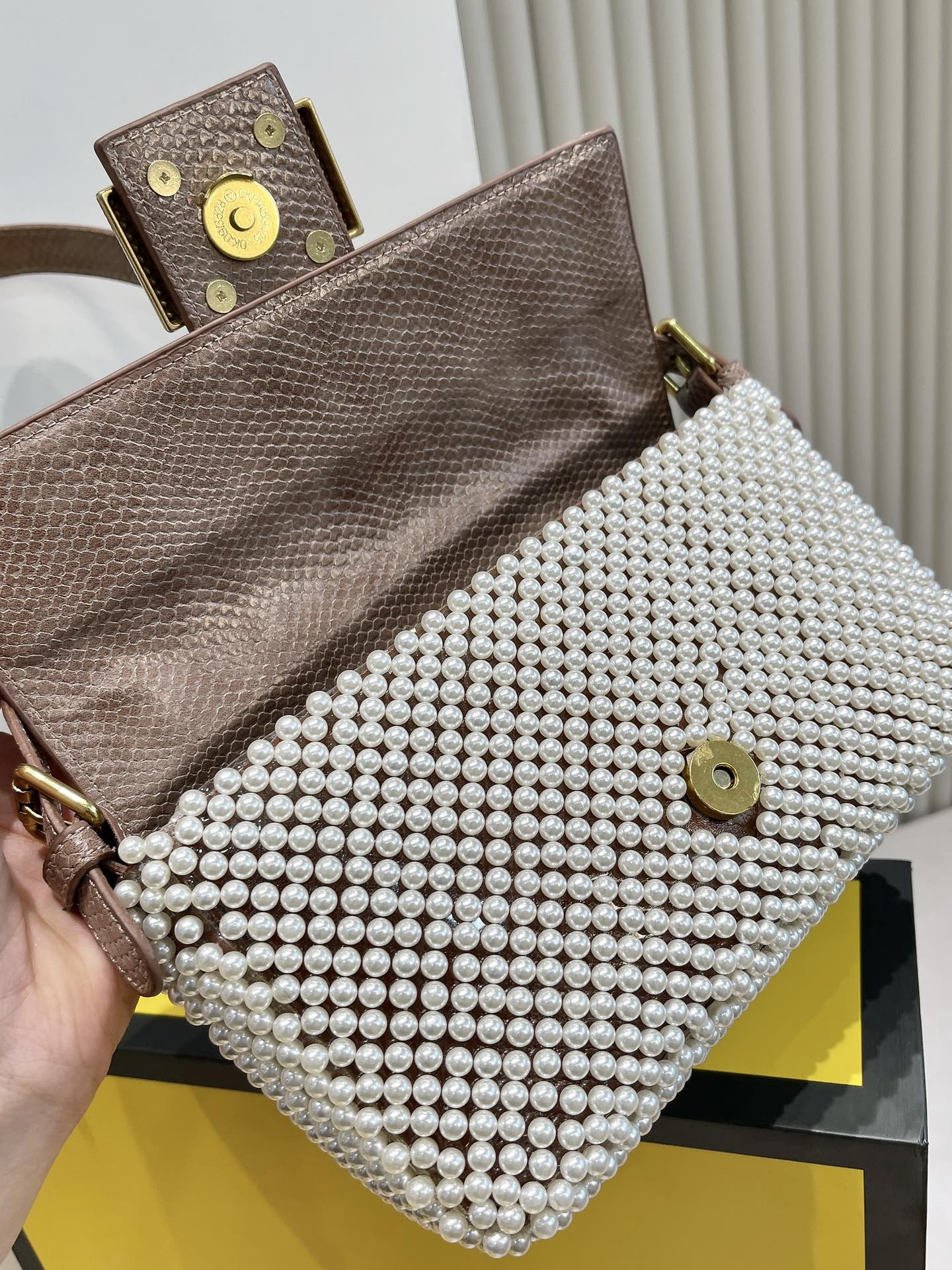Elegant Textured Weave Baguette Shoulder Bag with Gold-Tone Buckle - Cream and Black