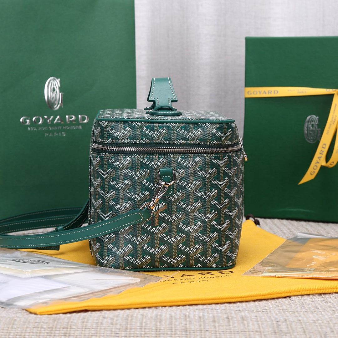 Gogy Vintage Green Chevron Monogram Vanity Case Shoulder Bag