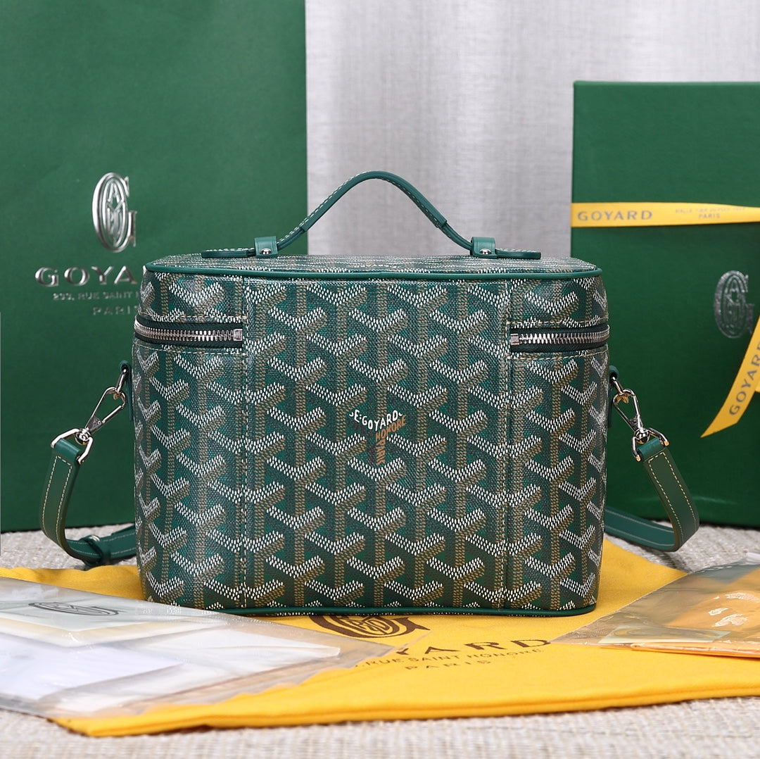 Gogy Vintage Green Chevron Monogram Vanity Case Shoulder Bag