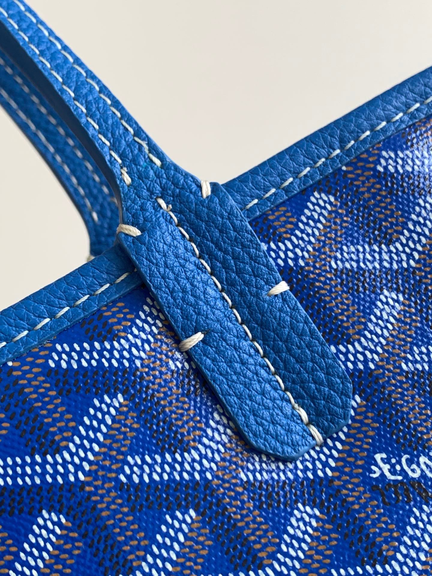 Gogy Elegant Blue Chevron Print Tote Bag with Orange Accent Ring
