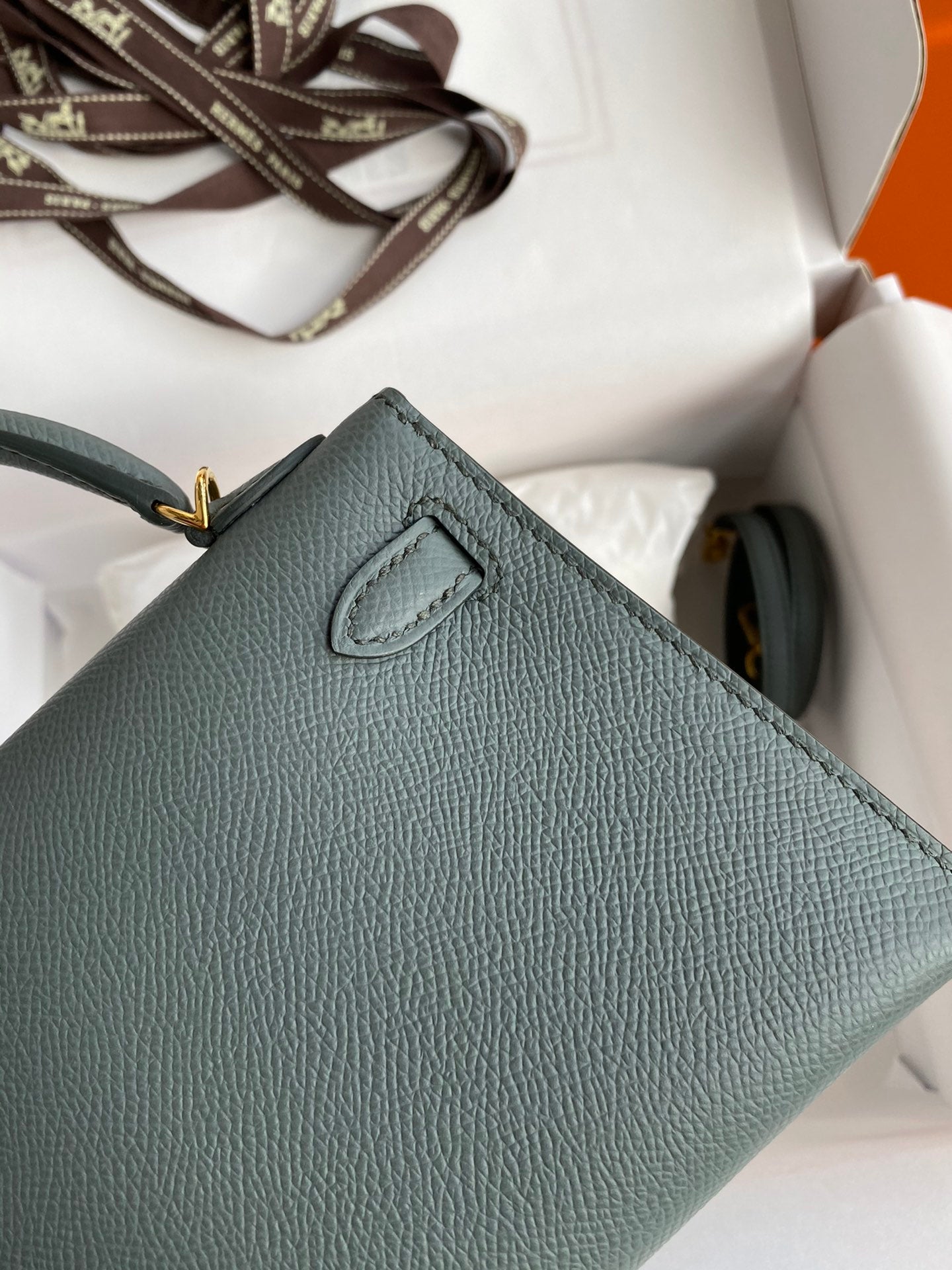 Elegant Teal Top-Handle Handbag with Gold-Tone Hardware - Luxury Style Shoulder Bag