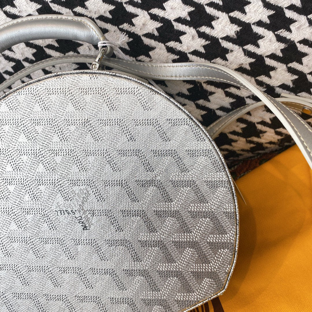 Gogy Luxury White Chevron Patterned Round Handbag with Shoulder Strap