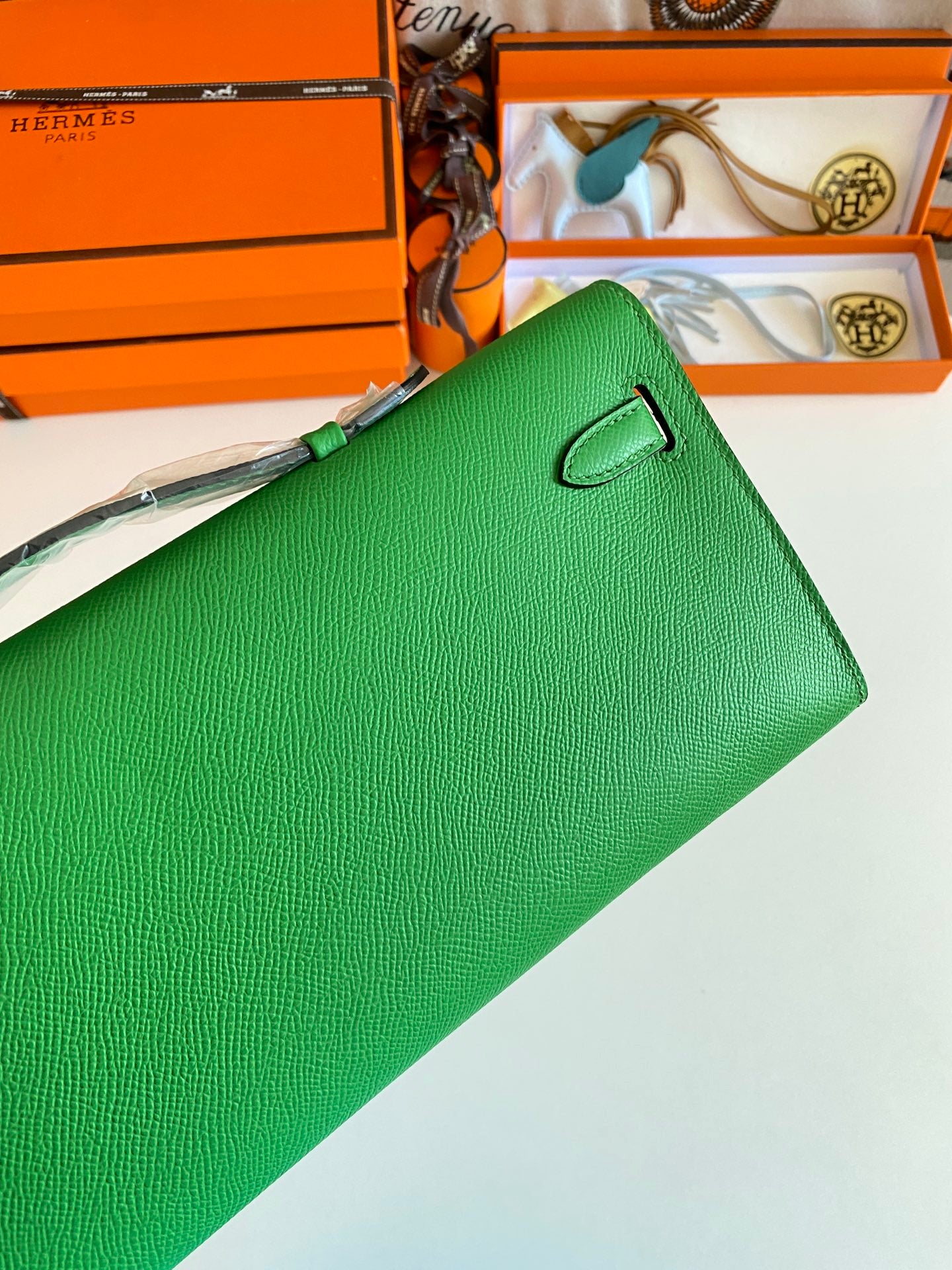 Hermès Kelly Cut Clutch Bag in Vibrant Green Leather with Silver Hardware