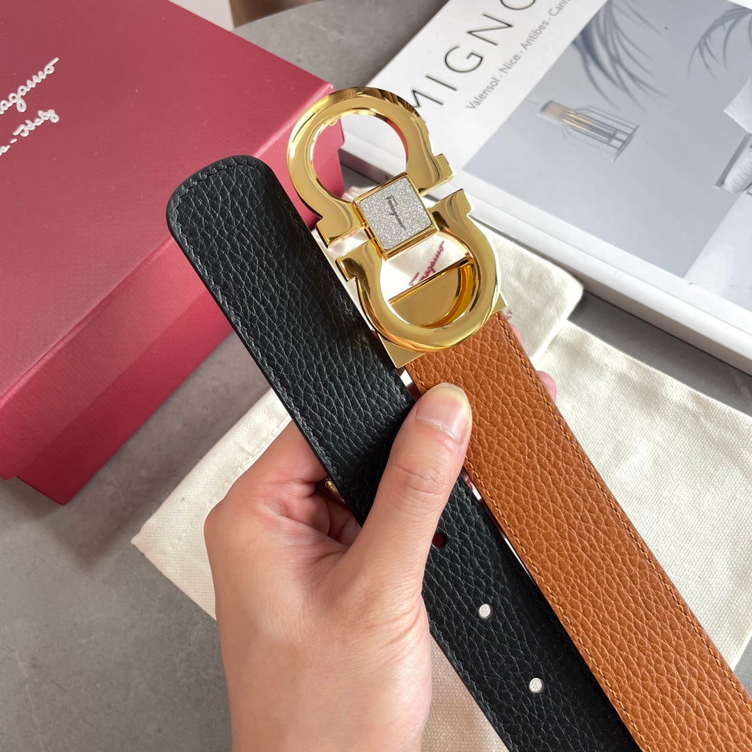Salvatore Ferragamo Gancini Reversible Belt in Black Pebbled Leather with Gold-Tone Buckle, 35mm