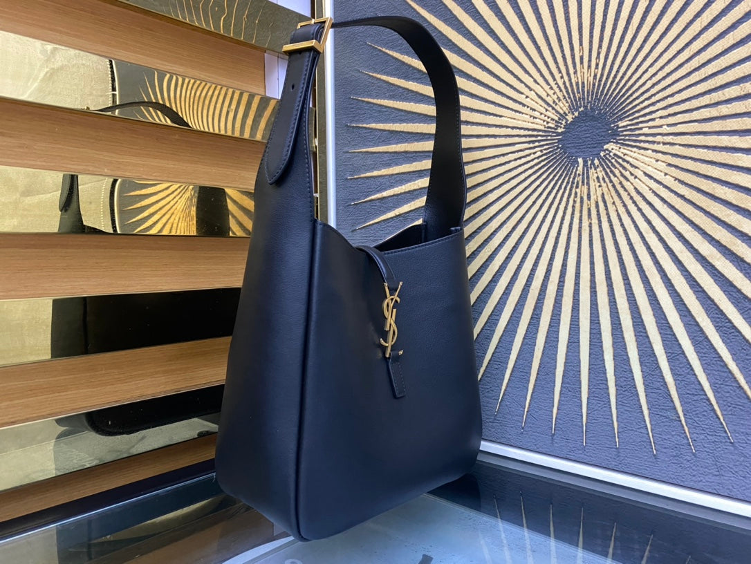 Saint Laurent Le 5 à 7 Soft Small Hobo Bag in Smooth Leather - Navy Blue