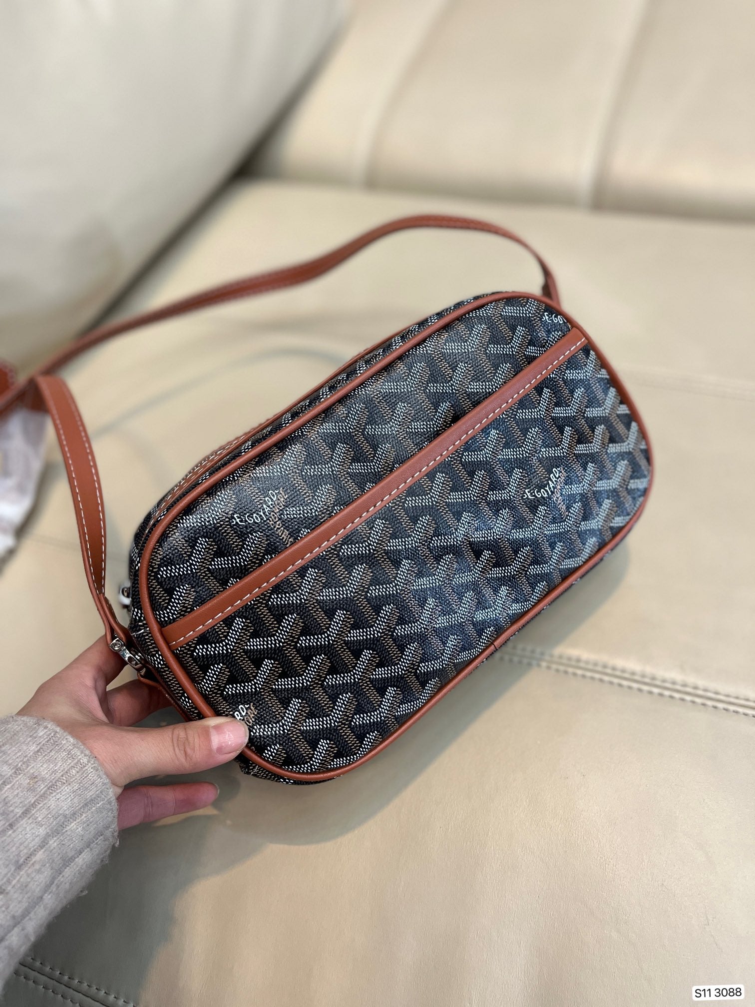 Gogy Classic Chevron Pattern Leather Camera Crossbody Bag with Shoulder Strap