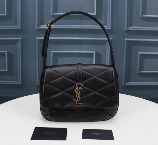 Saint Laurent Le 5 À 7 Large Quilted Leather Shoulder Bag in Black
