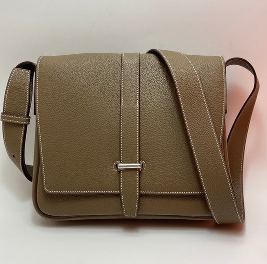 Minimalist Taupe Leather Shoulder Bag with Adjustable Crossbody Strap