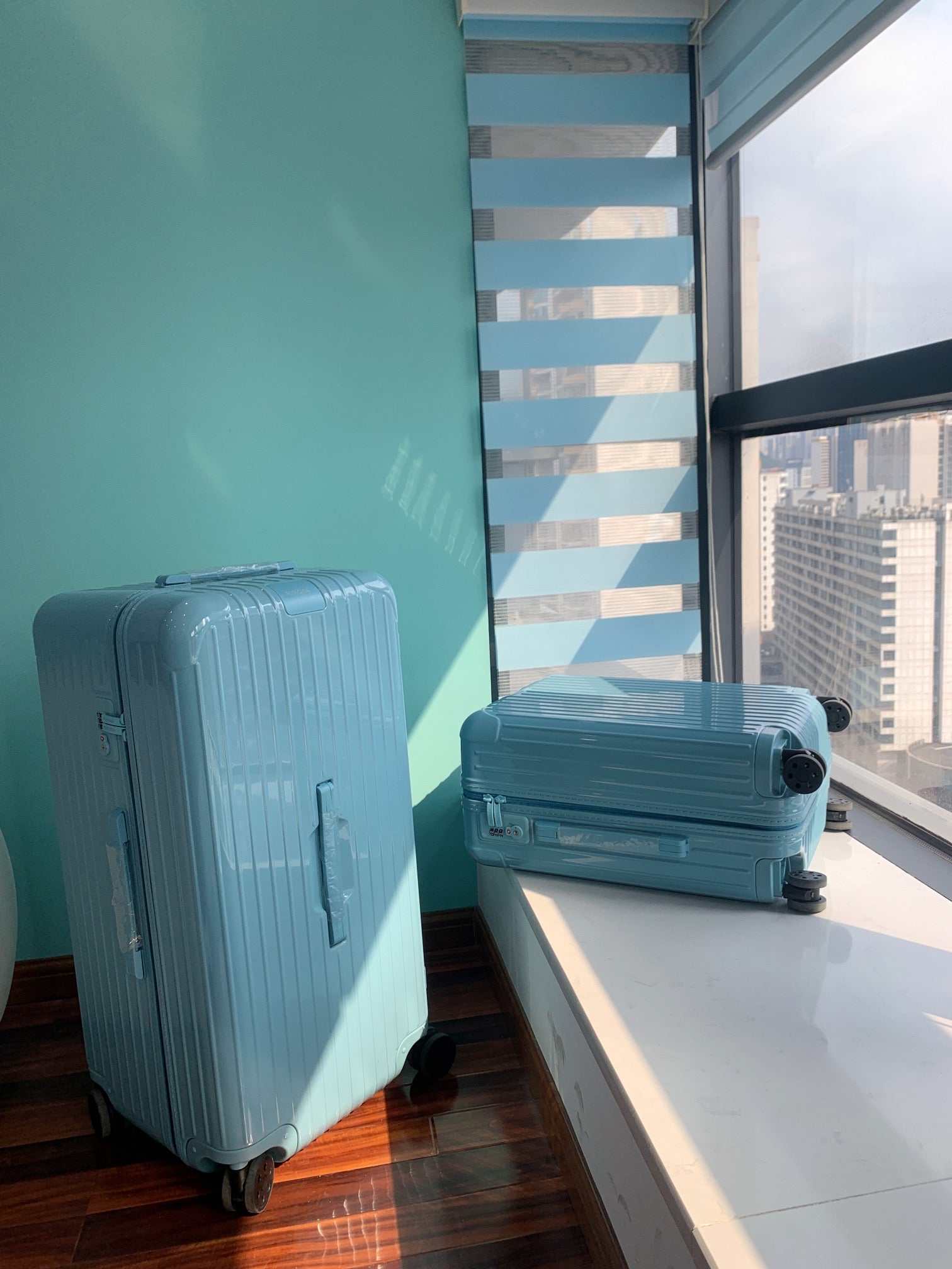 Light Blue Ribbed Hardshell Spinner Carry-On Luggage Suitcase