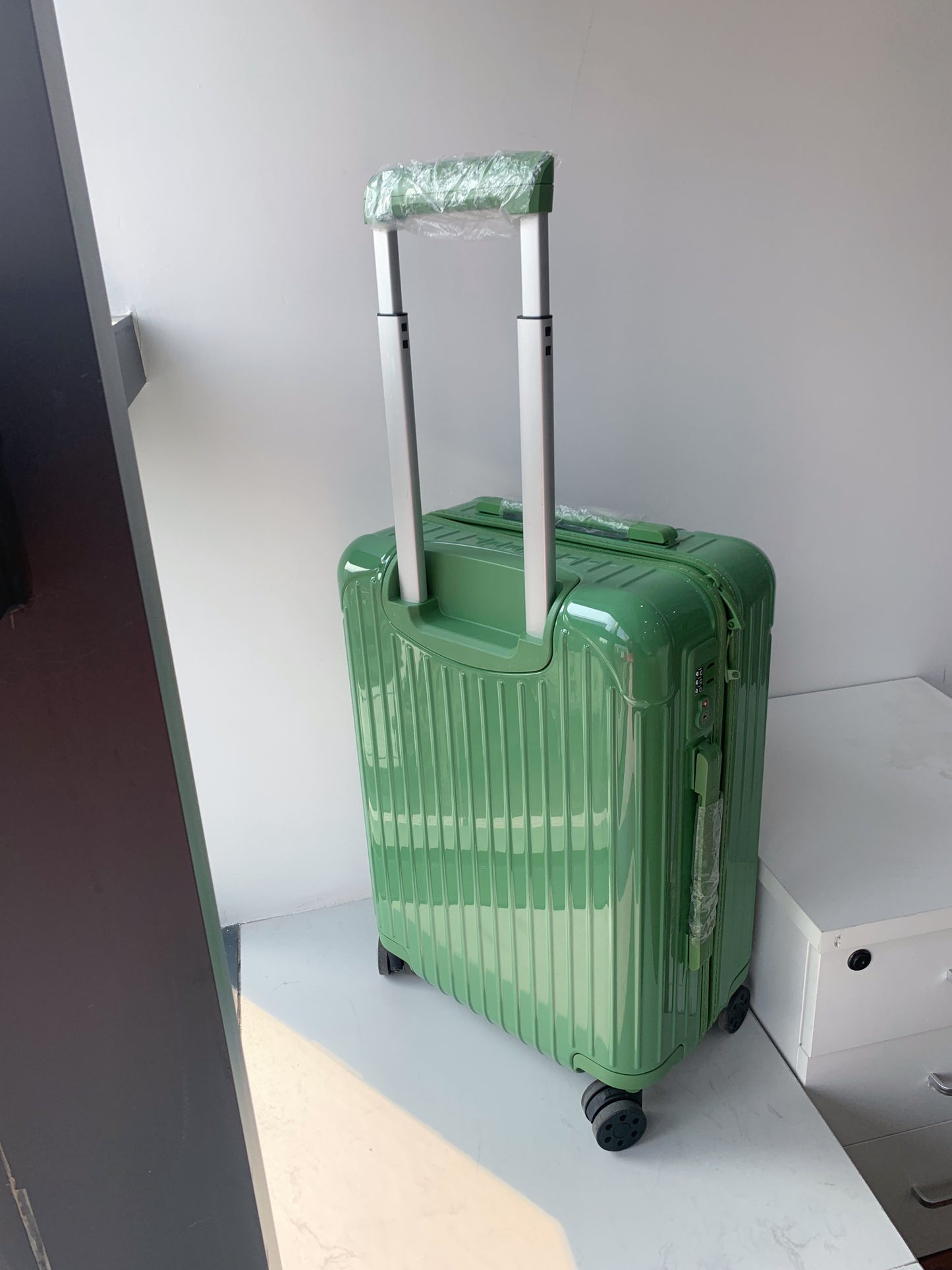 Modern Olive Green Ribbed Hardside Spinner Luggage
