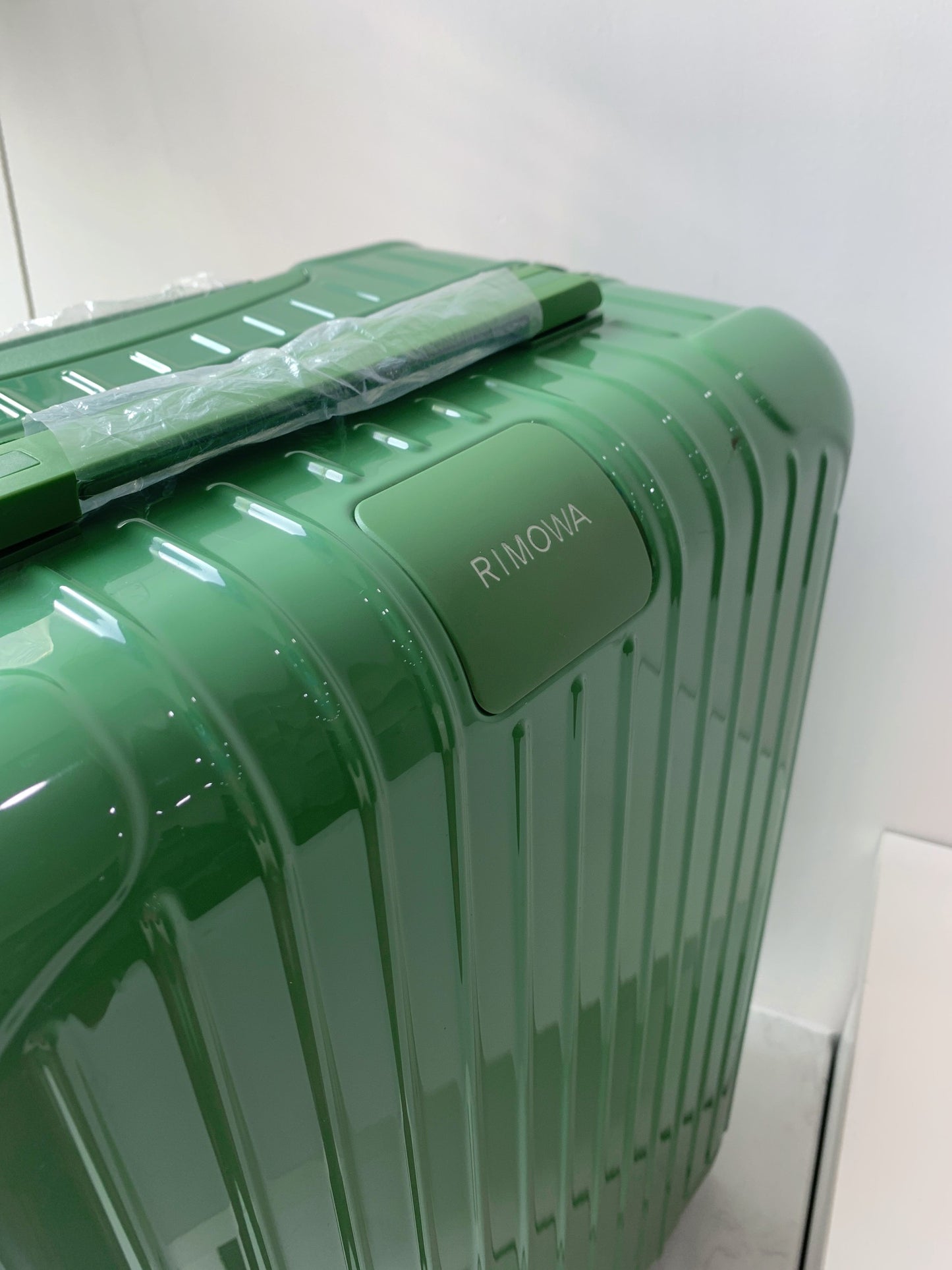 Modern Olive Green Ribbed Hardside Spinner Luggage