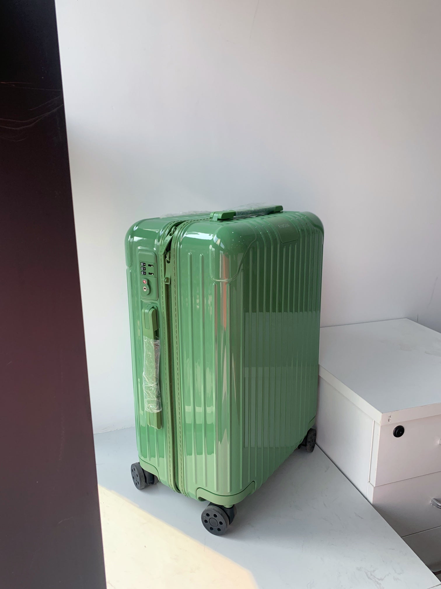 Modern Olive Green Ribbed Hardside Spinner Luggage