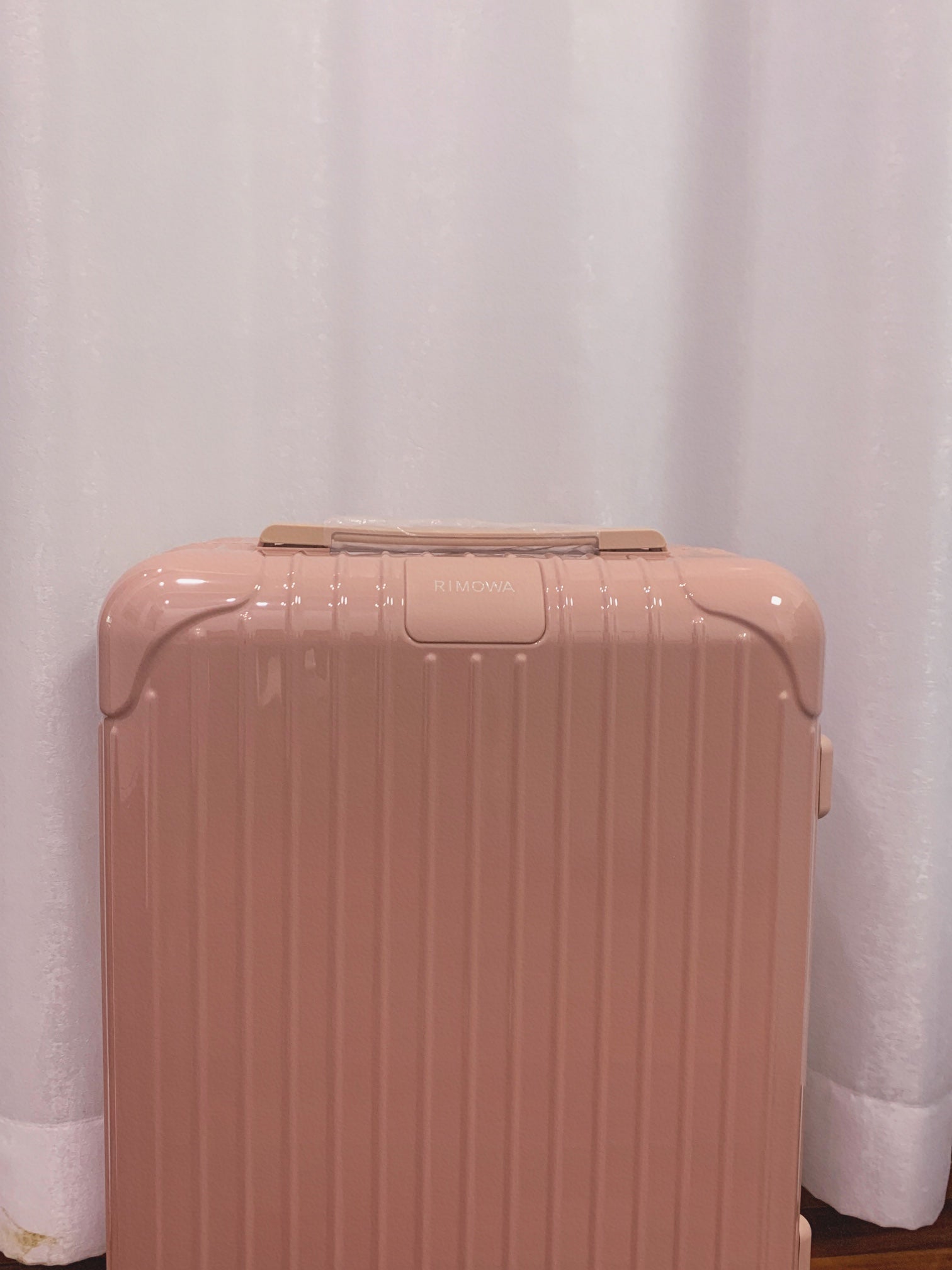 Modern Pastel Pink Ribbed Hardshell Carry-On Travel Suitcase